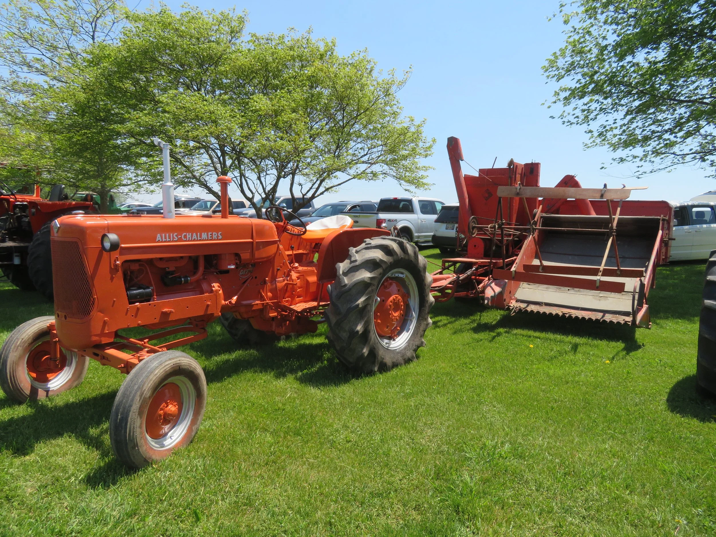 D14 w/Model 66 all-crop combine.