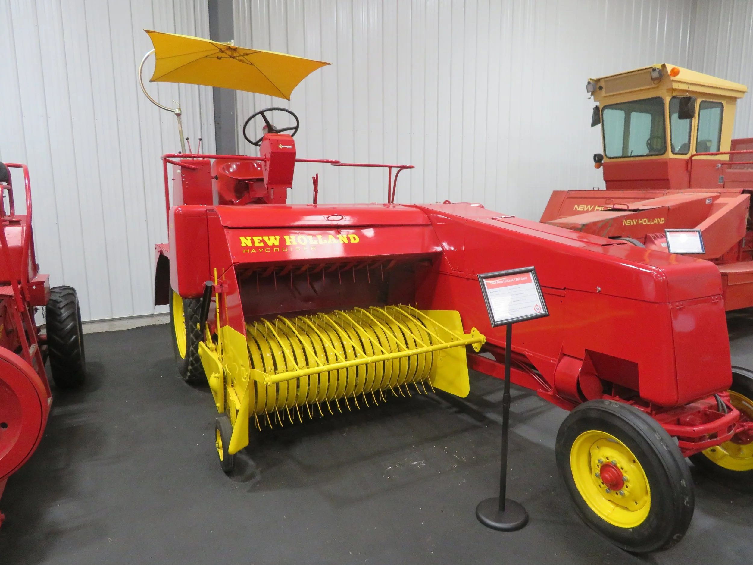 1965 New Holland 1281 Self-propelled Baler