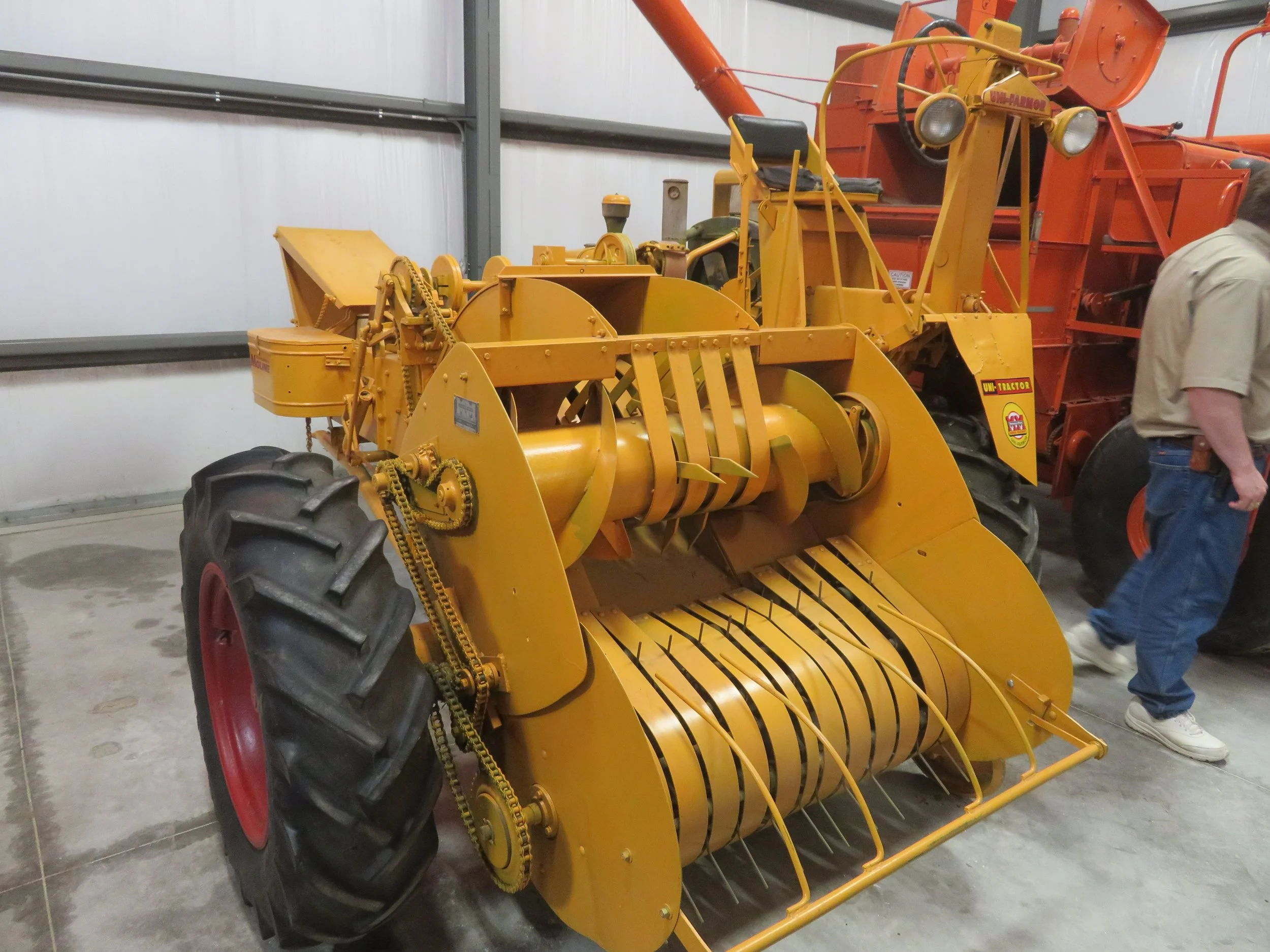 MM self-propelled baler