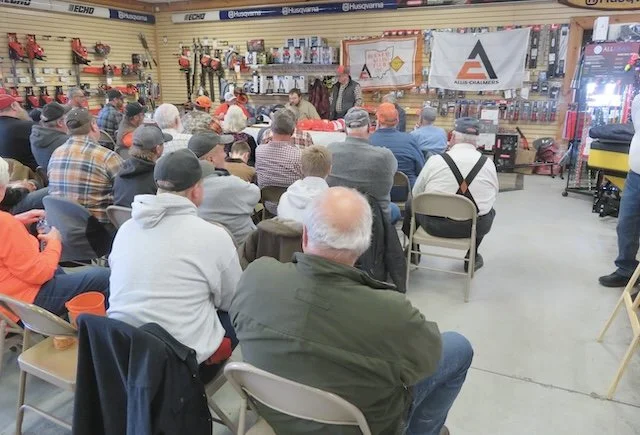 VP Kevin Reads the Minutes of the Previuos Mtg.