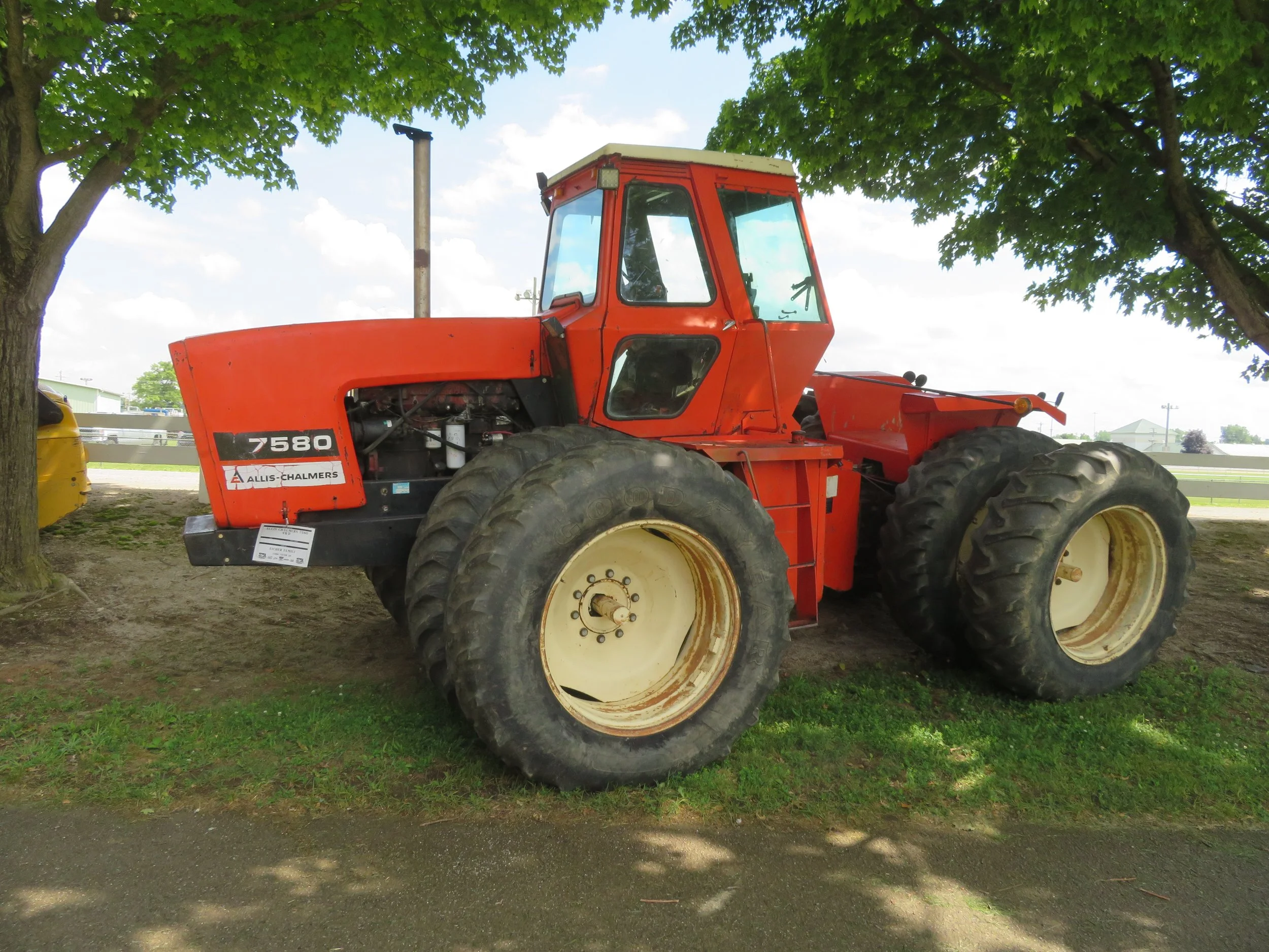 The Eicher Family 7580.