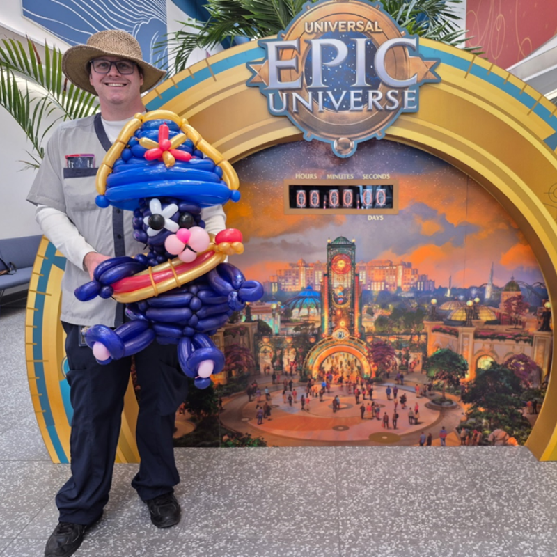 Putting a Twist on Our Characters: Meet the UOTM Turning Epic Park Icons
into Balloon Art