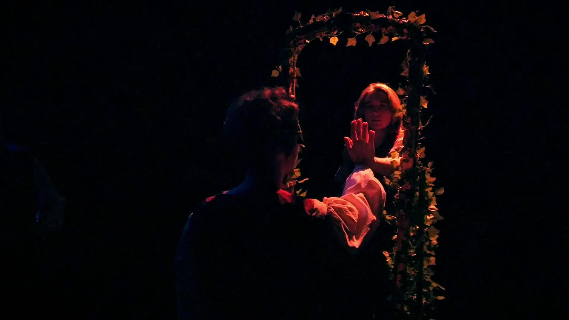 BriarSpecial_PeekBehindTheMirror_-_frame_at_0m6s.jpg