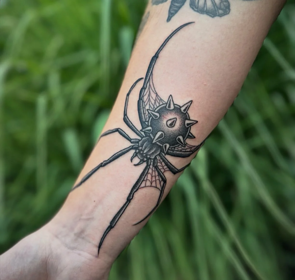 Spider Mace for Nicks bug arm that we are working on.
You can message me or fill out my booking form on my new website to schedules. Links in my bio.
Few days left in October and booking November. 
.
.
.
.
.
.
.
#mainetattooers #southportlandmaine #m
