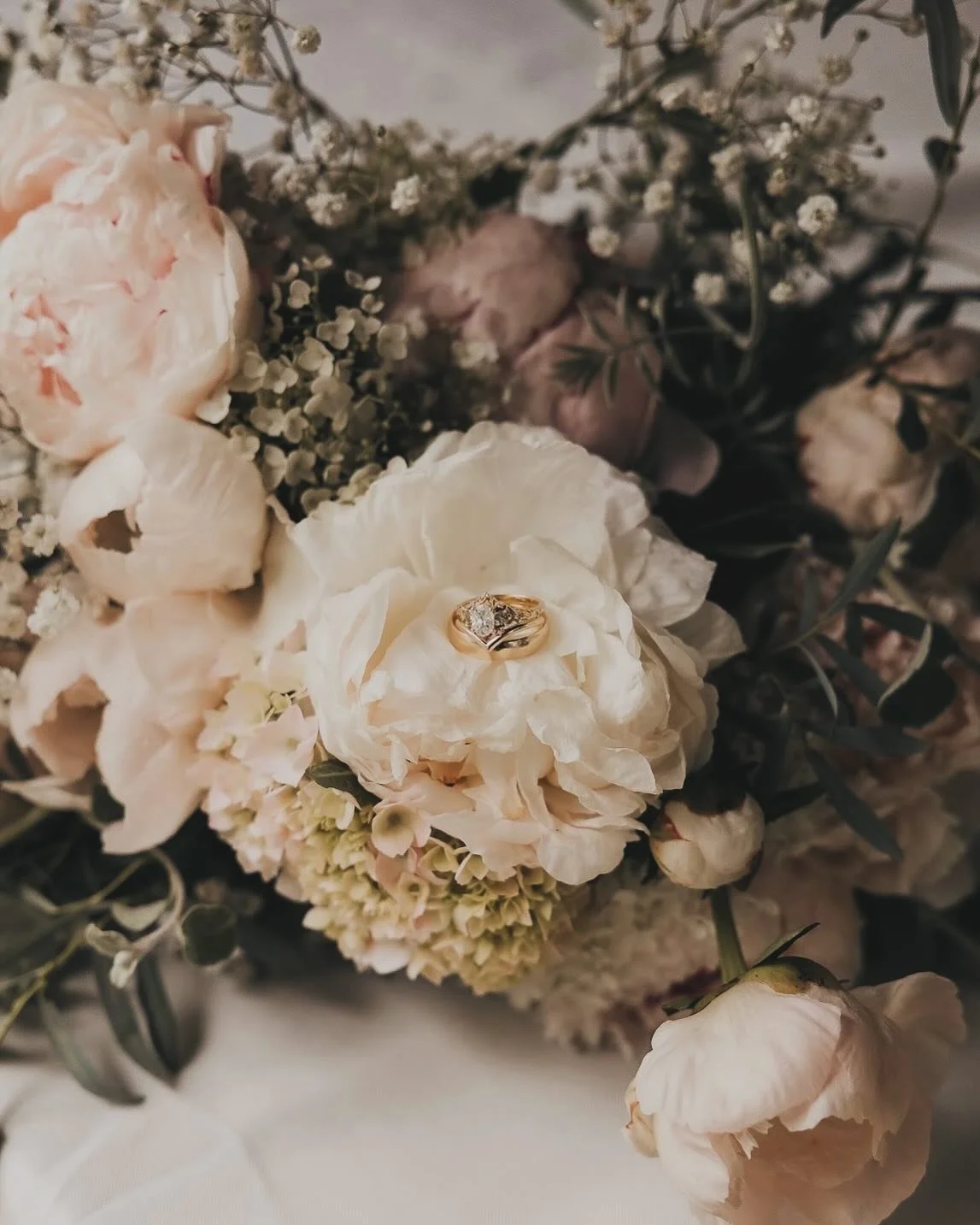 Hey y&rsquo;all! With wedding season just around the corner, we thought it was about time to introduce ourselves. We are Twenty-Seven Violets, a small (but growing!) wedding florist  proudly planted in Butler, Pennsylvania. We offer a variety of cult