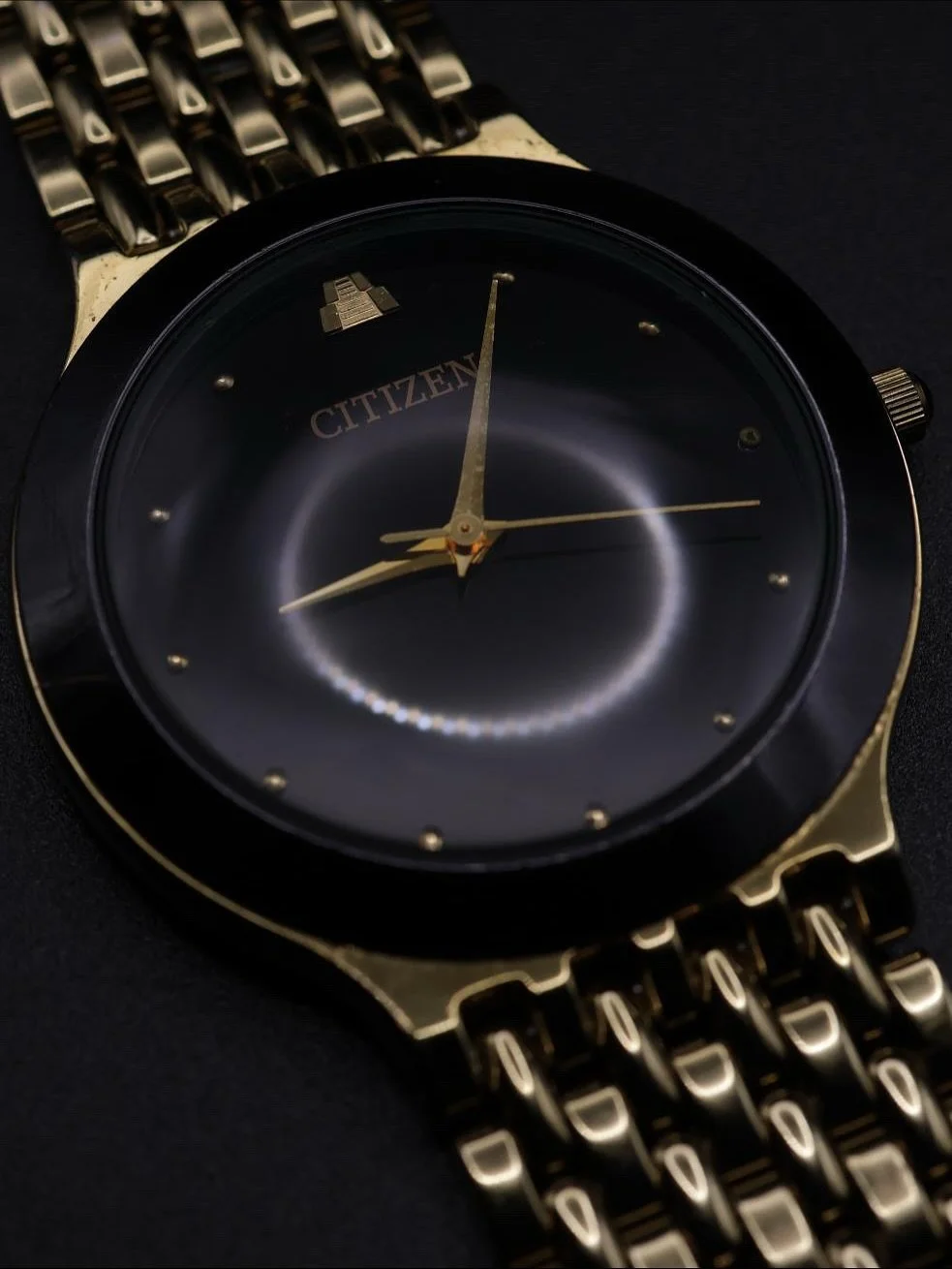 90&rsquo;s Vintage Citizen Aztec

A rare Citizen Aztec edition in black and gold.
Minimal dial, stepped-pyramid emblem at 12, and a smooth woven bracelet with a temple also on the clasp. 

&bull; 90&rsquo;s Vintage Citizen Aztec Watch 
&bull; Excelle