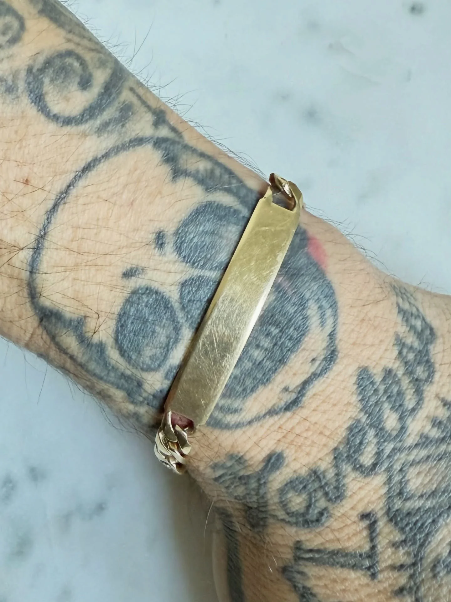 ID BRACELET - 14K

Classic look! This gold ID bracelet has a Figaro link chain attached to it, making it just that much more special! 

14K ID Bracelet with Figaro Link Chain - 8.5&rdquo;

DM for Inquiry!

#idbracelet #figarolink #14Kgold #goldidbrac