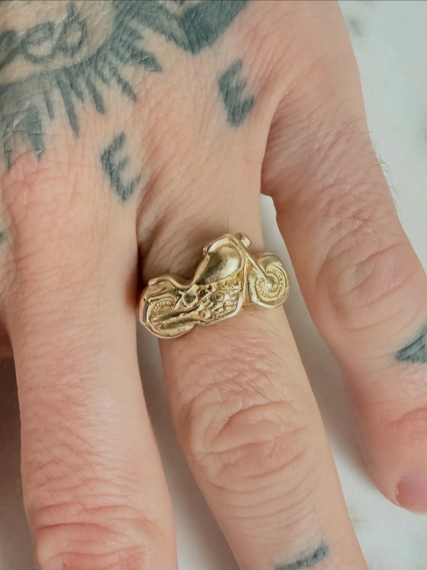 This vintage Harley Davidson Motorcycle ring is so awesome! It&rsquo;s most likely an 80&rsquo;s Harley Softail. This ring is perfect for the person who rides in your life! Due to the ring having no stones, it can be sized significantly, just FYI!

1
