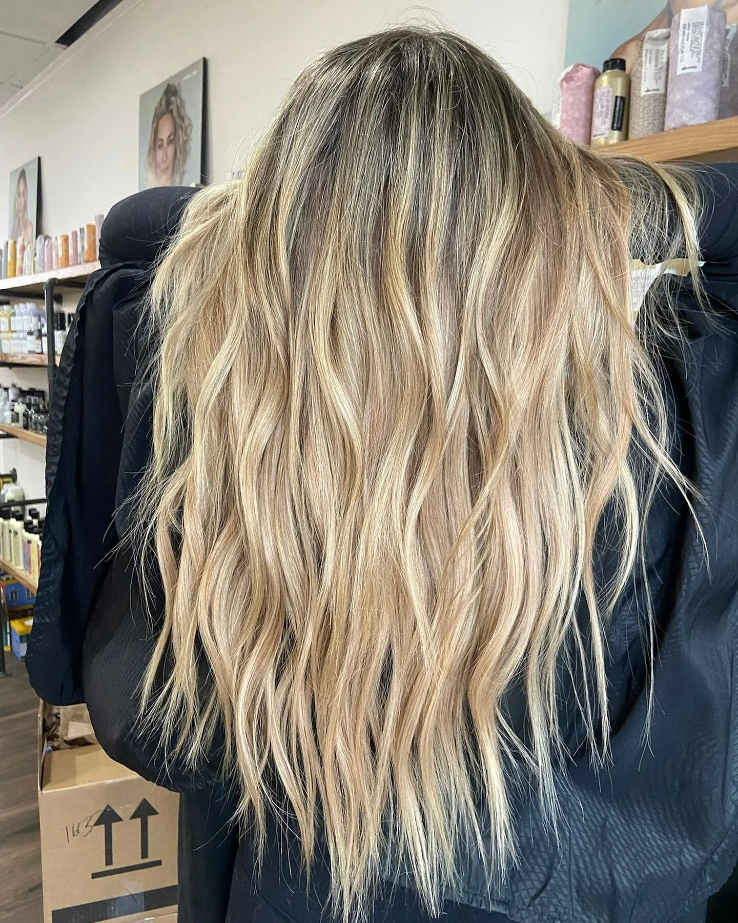 Fresh Week ✨ Fresh Hair ✨ 
3 rows of 18&rdquo; @invisiblebeadextensions made a major transformation on my gorgeous client! Swipe to see the before photo 🫶🏼