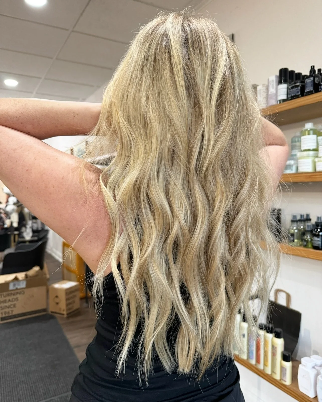 Nothing beats a Before &amp; After with an extensions client! Swipe to see the transformation with @invisiblebeadextensions 🫶🏼✨

#invisiblebeadextensions #clevelandstylist #clevelandhairextensions