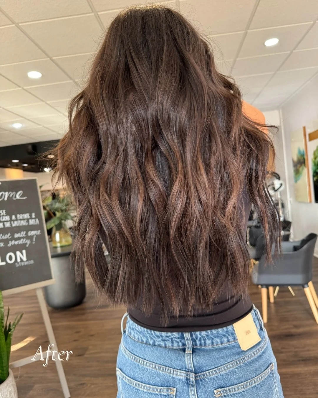 Starting the week off right with a Browns win, a hair education trip to NYC, and some before and after photos of happy @invisiblebeadextensions clients🥰✨🫶🏼

#invisiblebeadextensions #hairbykellyfrindt #clevelandextensions #clevelandhairstylist