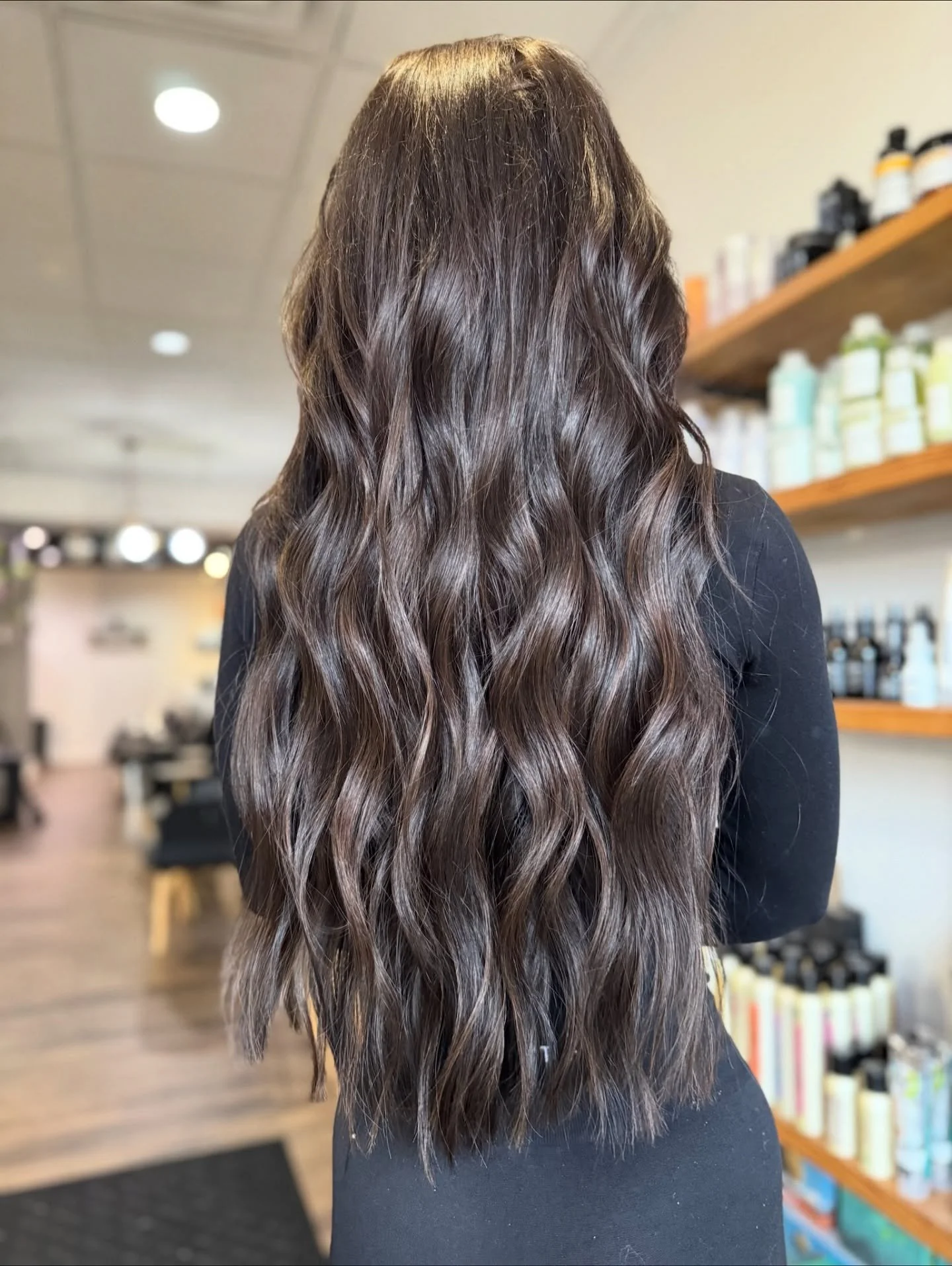 Thankful for my clients and the magic of three rows of @invisiblebeadextensions 🪄🥂 swipe for the before and afters of this complete transformation! Remember, you can reference my post regarding what extension rows really mean for a better understan