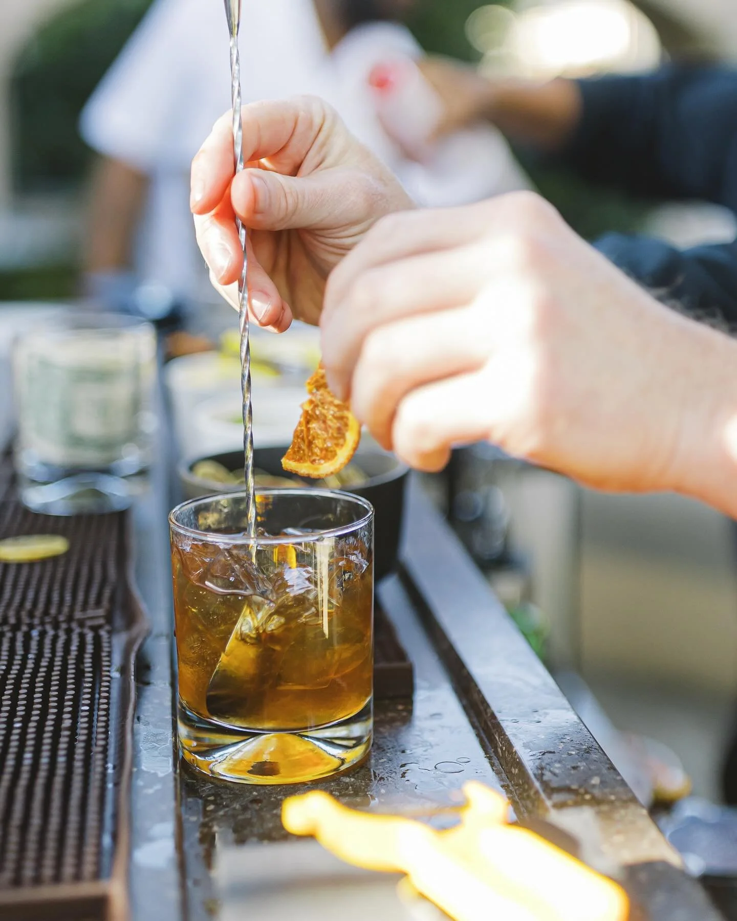 Cheers to yummy cocktails &amp; friendly bartenders✨😊🥂 
&bull;
&bull;
&bull;
Catering/Bar: @littlelilyskitchenla
Venue: @thecastlegreen
Planner + Design: @lvl.four
Photo + Video: @kendrickterrellphotovideo 
_________________________________________
