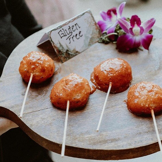 Spinach, Feta, and Dill Pasty 🍭 Leave it to us to whip up something unique &amp; truly bespoke for your tray passed hors d&rsquo;oeuvres ✨☺️
&bull;
&bull;
&bull;
Catering/Bar: @littlelilyskitchenla
Coordinator/Rentals: @3littlebirdseventplanning
Ven
