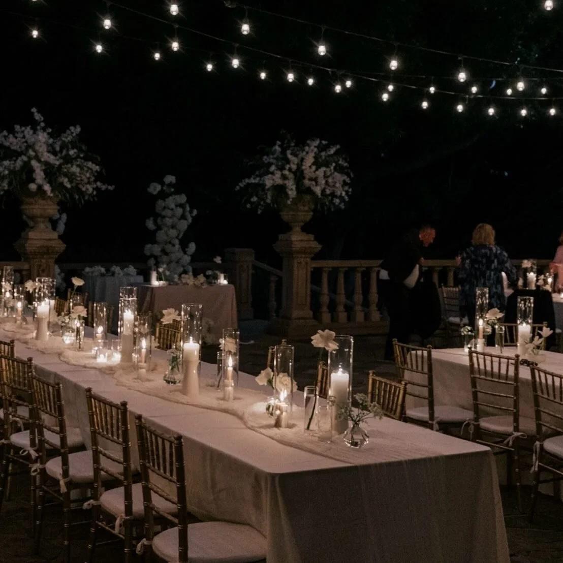 We live for a romantic candle lit dinner like this 🕯️ @villadelsoldoro is just the space for it ✨ 
&bull;
&bull;
&bull;
Catering + Bar: @littlelilyskitchenla 
Photo: @bryte.moments 
Planner: @afabsoiree 
Venue: @villadelsoldoro 
Florist: @ixoraflori