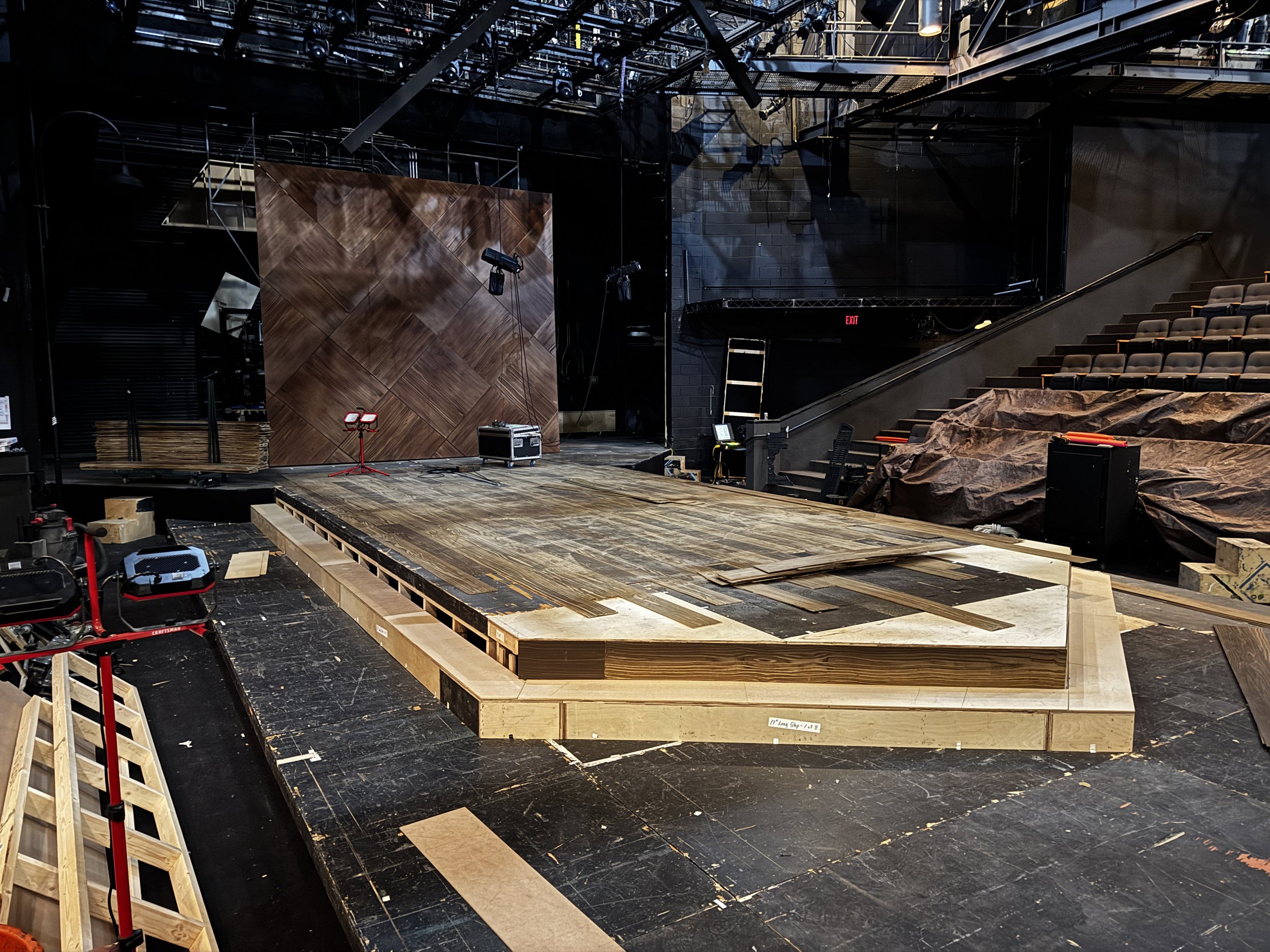 The stage and projection sliders during load in