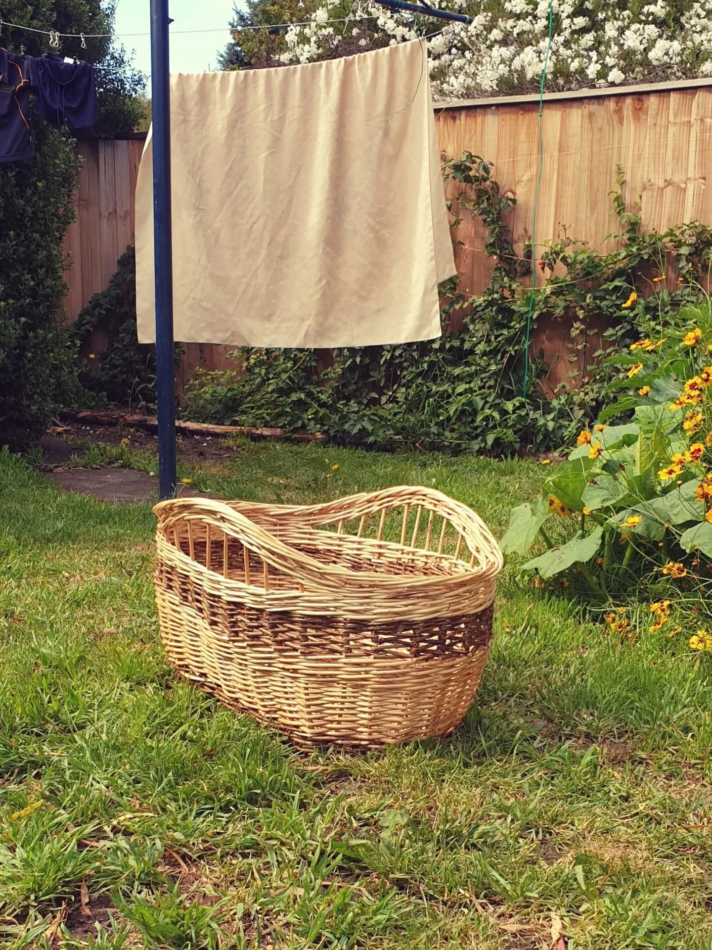 Never shared my finished laundry basket so here it is!

Slightly obsessed with having something so nice that I usually feel I have to sell. Is it weird that I keep sniffing that wonderful willowy scent when I'm hanging my washing? 😅

&bull;
&bull;
&