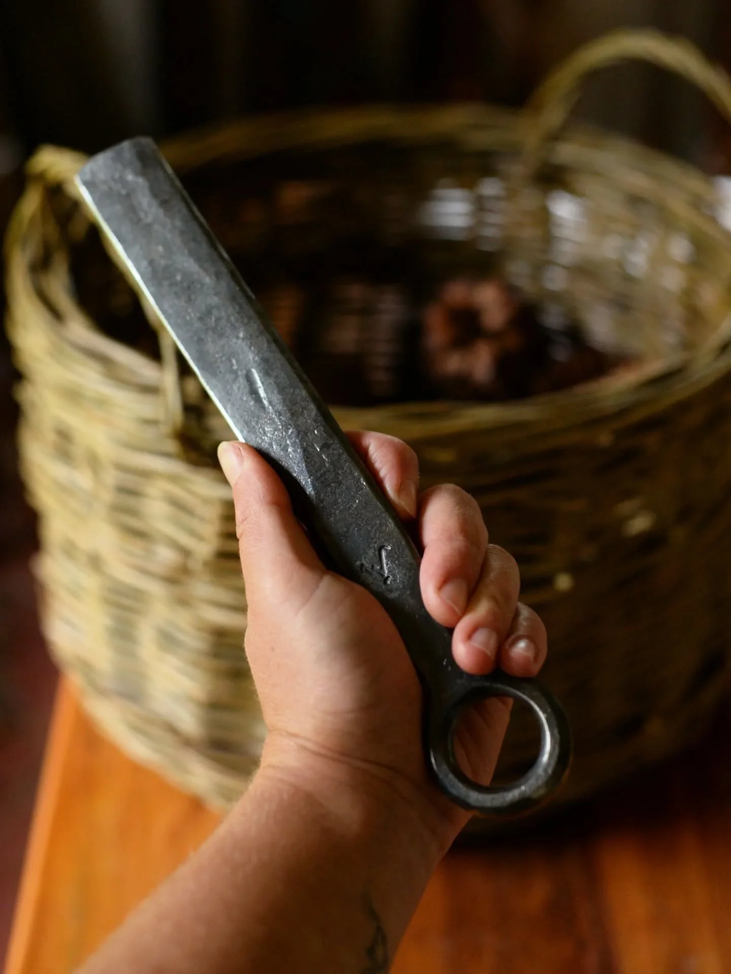 Aren't these basketry tools gorgeous!? 🤩

So pleased with the beautiful craftsmanship and little details like the maker's mark on these. Thank you @thesoloblacksmith !

I will treasure these and if any of you want to know the way to my heart it is t
