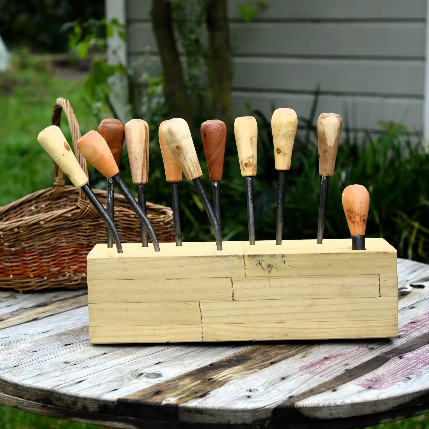 New Willow Basketry Tools! Aren't these just gorgeous?! 😍

The steel was forged by @thesoloblacksmith and the wooden handles lovingly hand turned by my father Wolfgang Guse! Don't worry I know how lucky I am to have such a supportive dad! 🤗

I am h