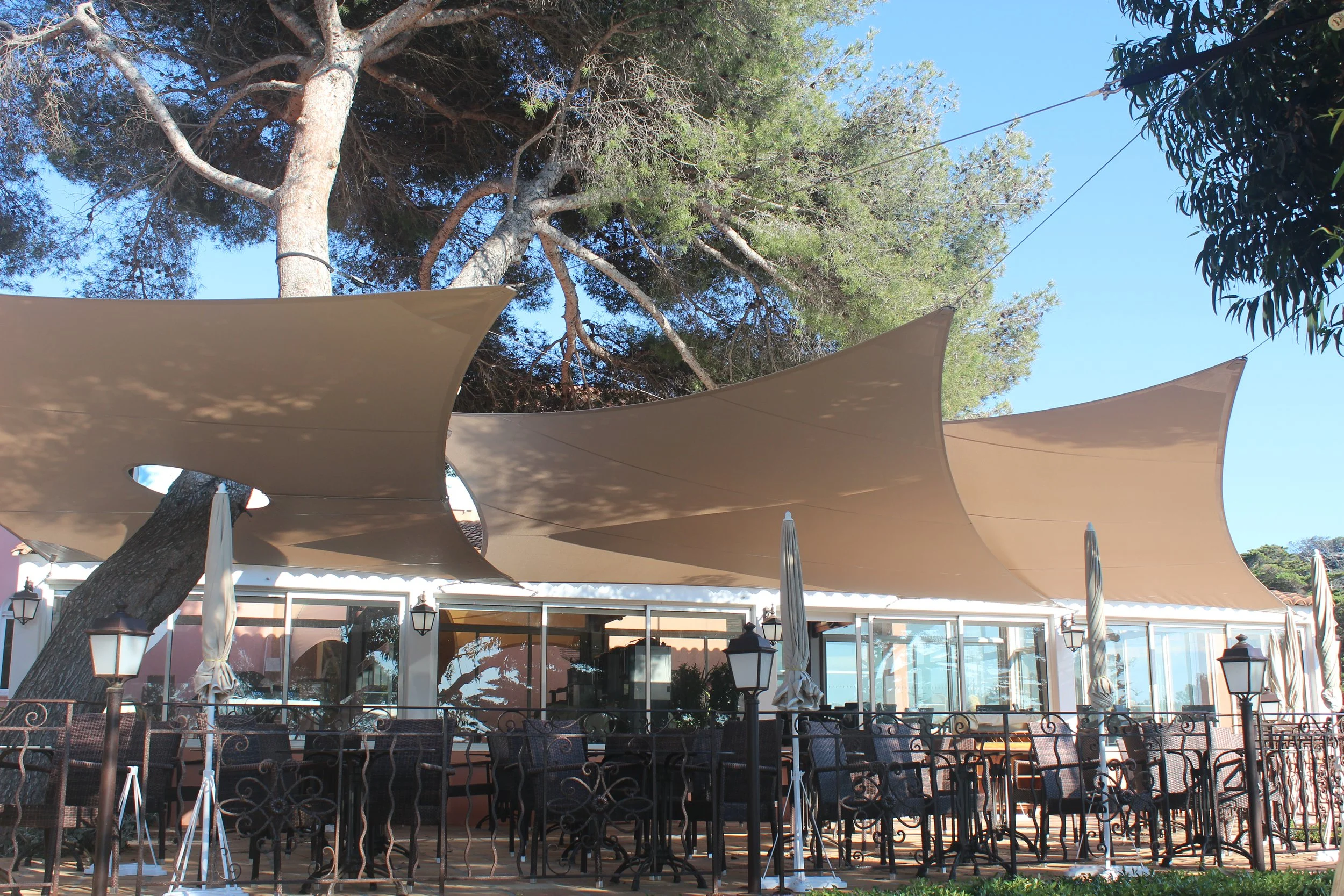 Oasis Ombrage -  Voiles d'ombrage terrasse restaurant Hyères
