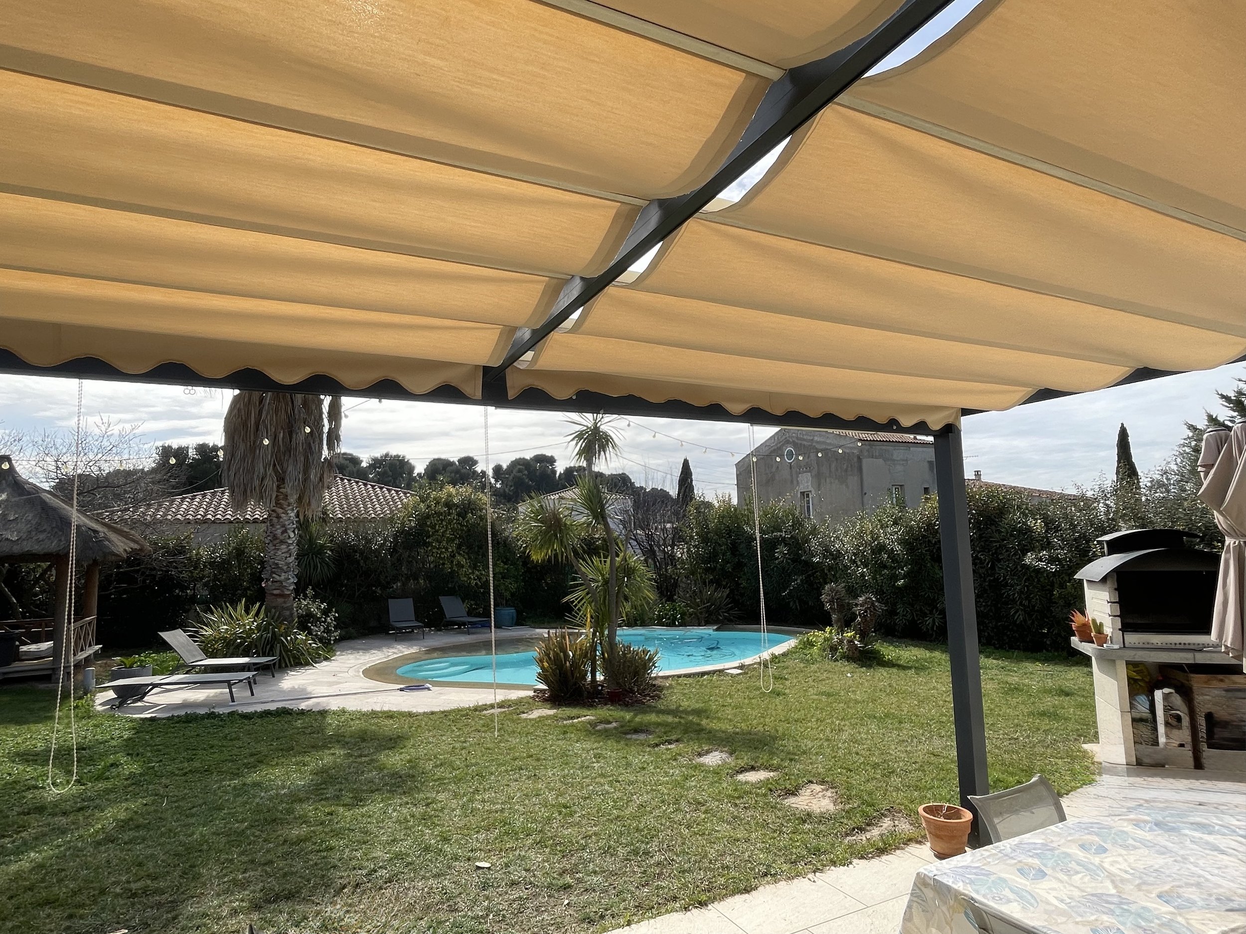 Toiles de pergola retractable