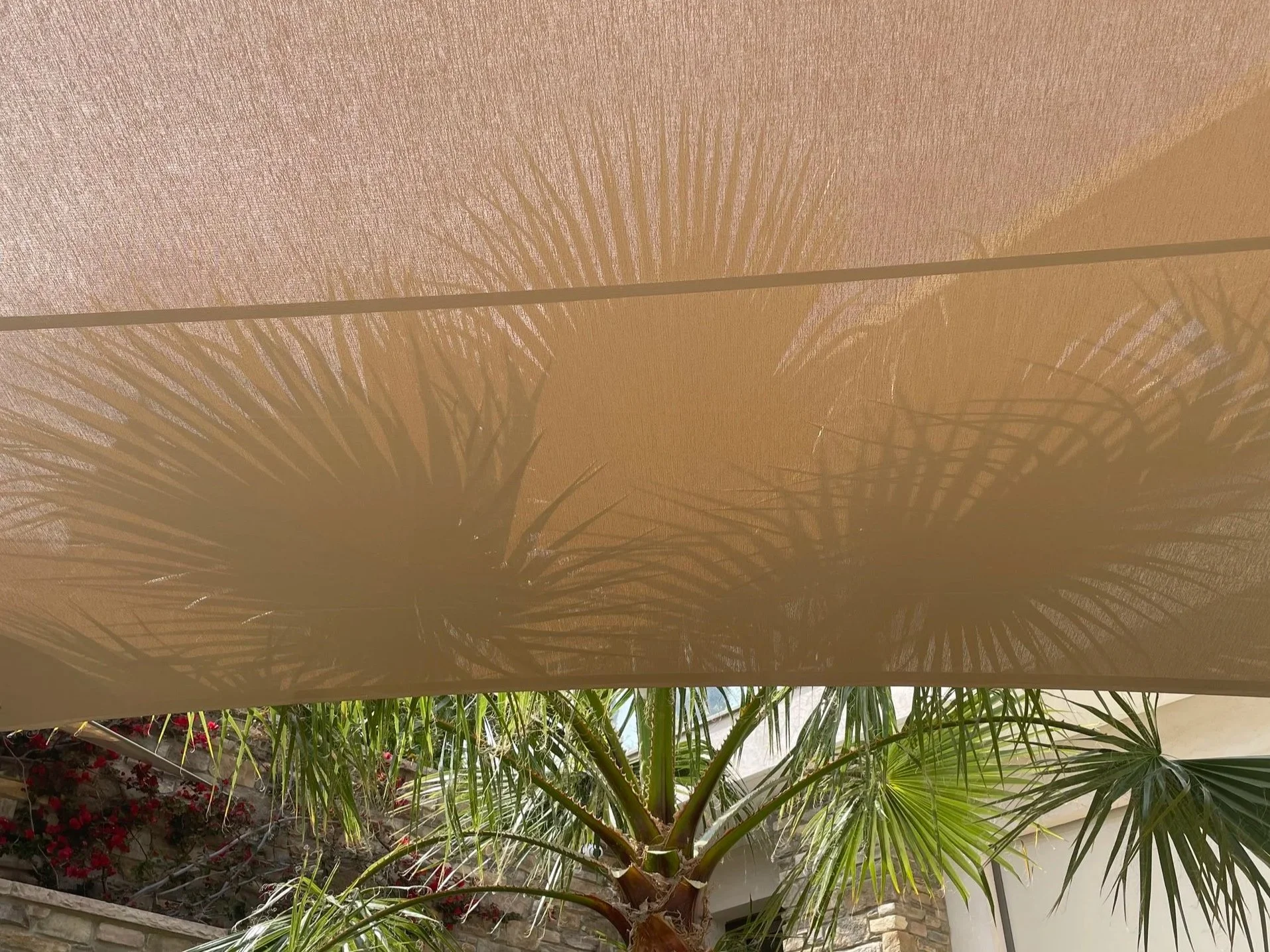 Voile d'ombrage decoration jardin