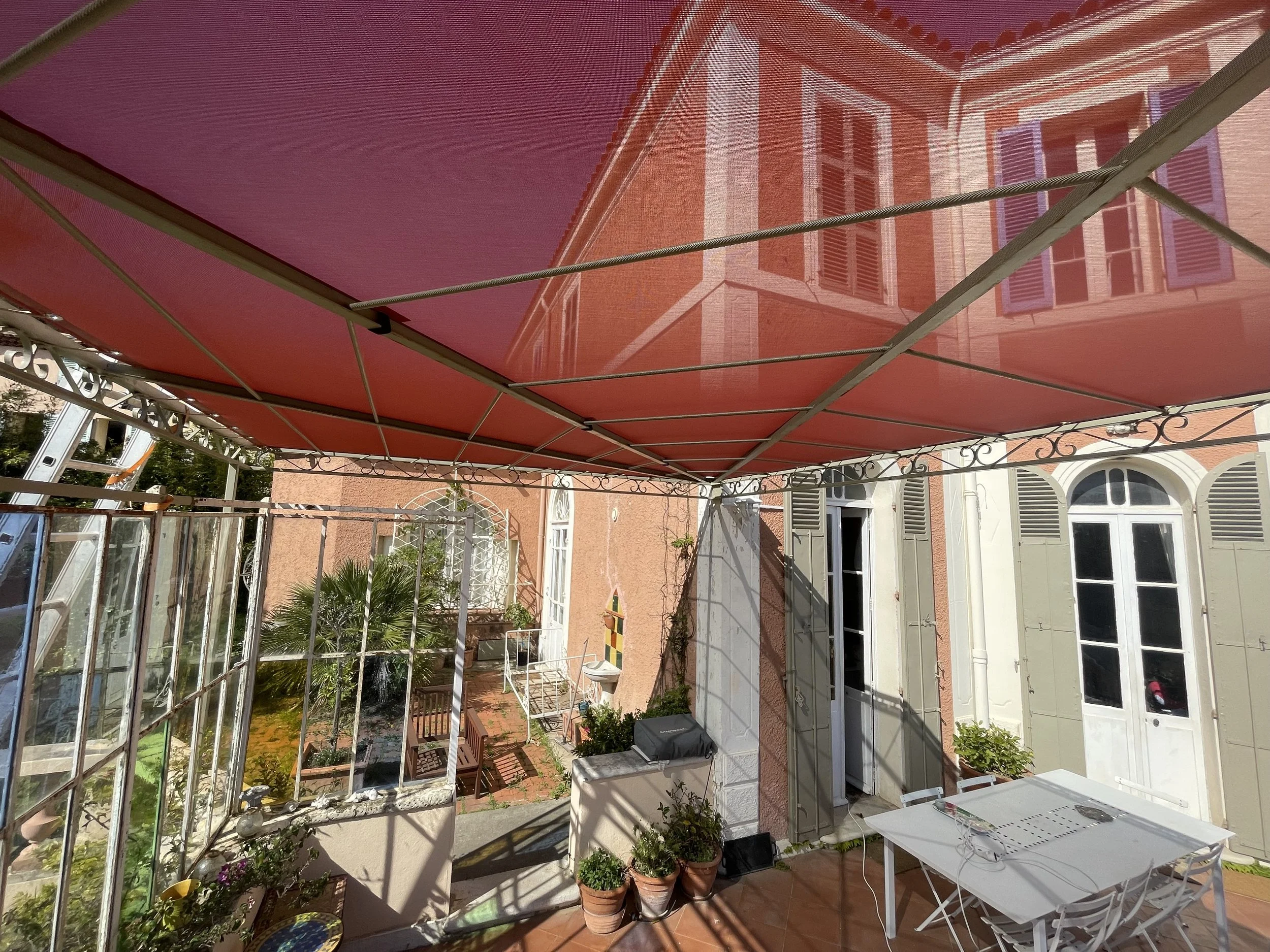Toile micro-perforée pour protection solaire pergola - Six Fours les Plages