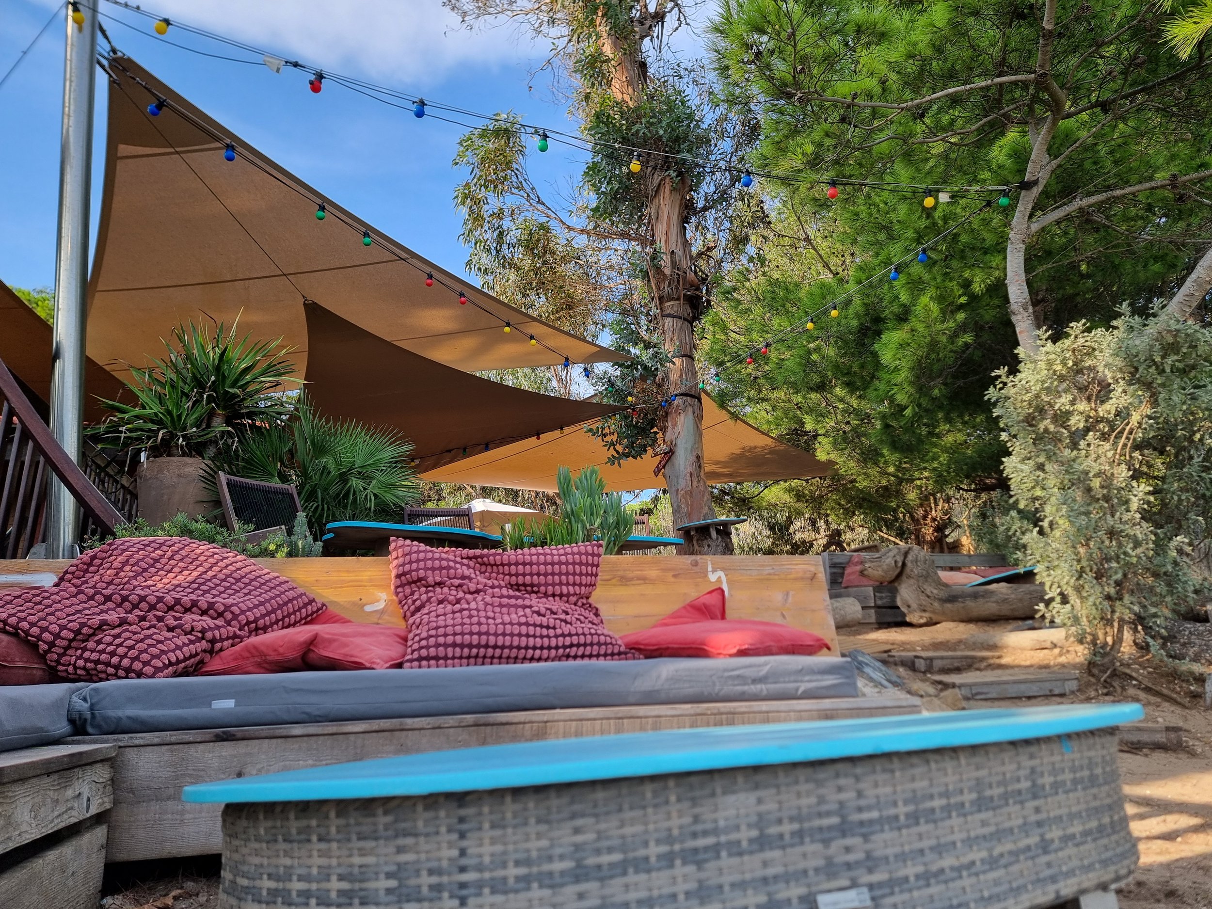 Oasis Ombrage -  Voile d'ombrage sur mesure pour lounge bar