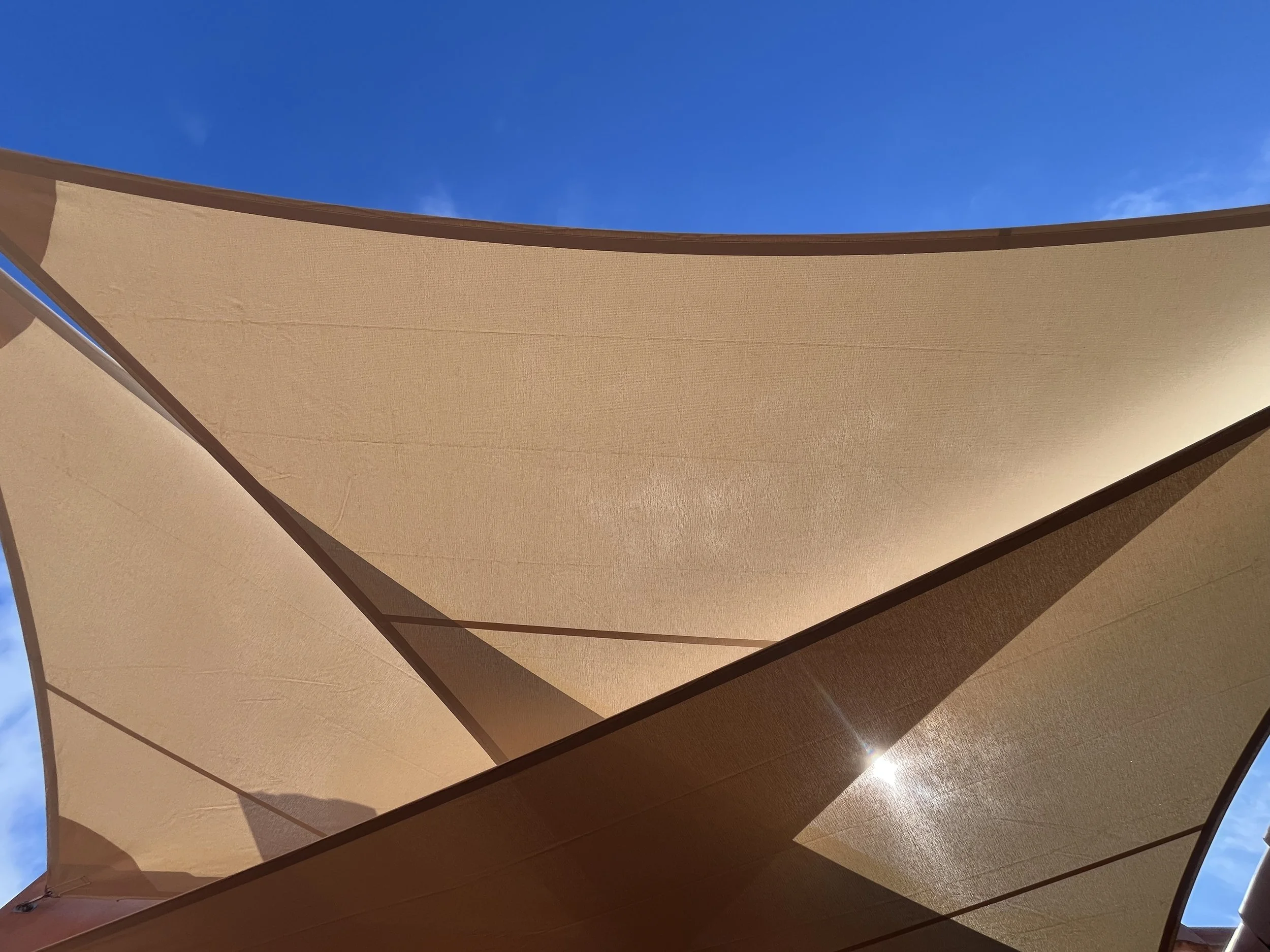 Oasis Ombrage -  Configuration voiles d'ombrage triangulaires
