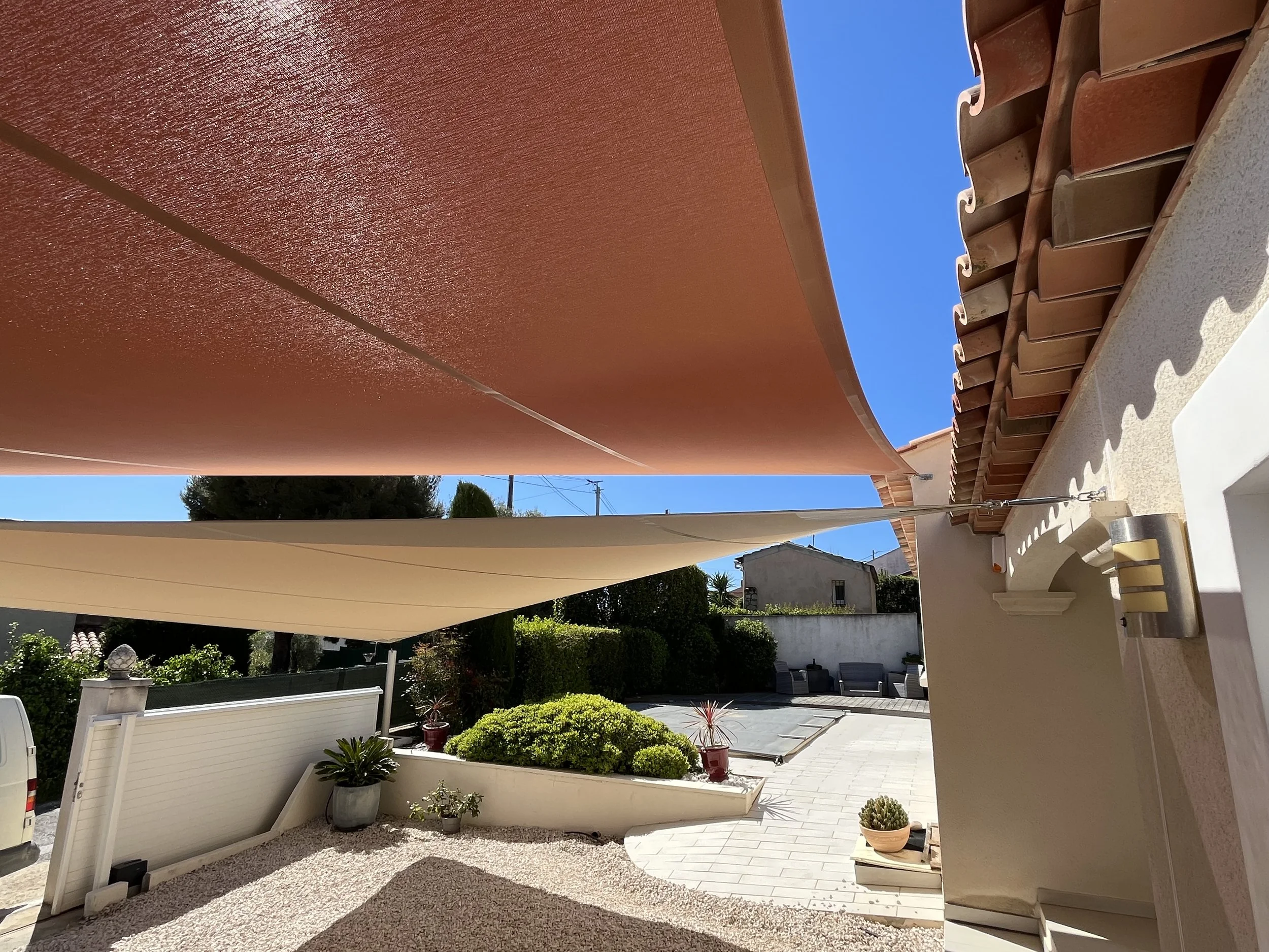 Oasis Ombrage -  Abri voiture avec voiles d'ombrage