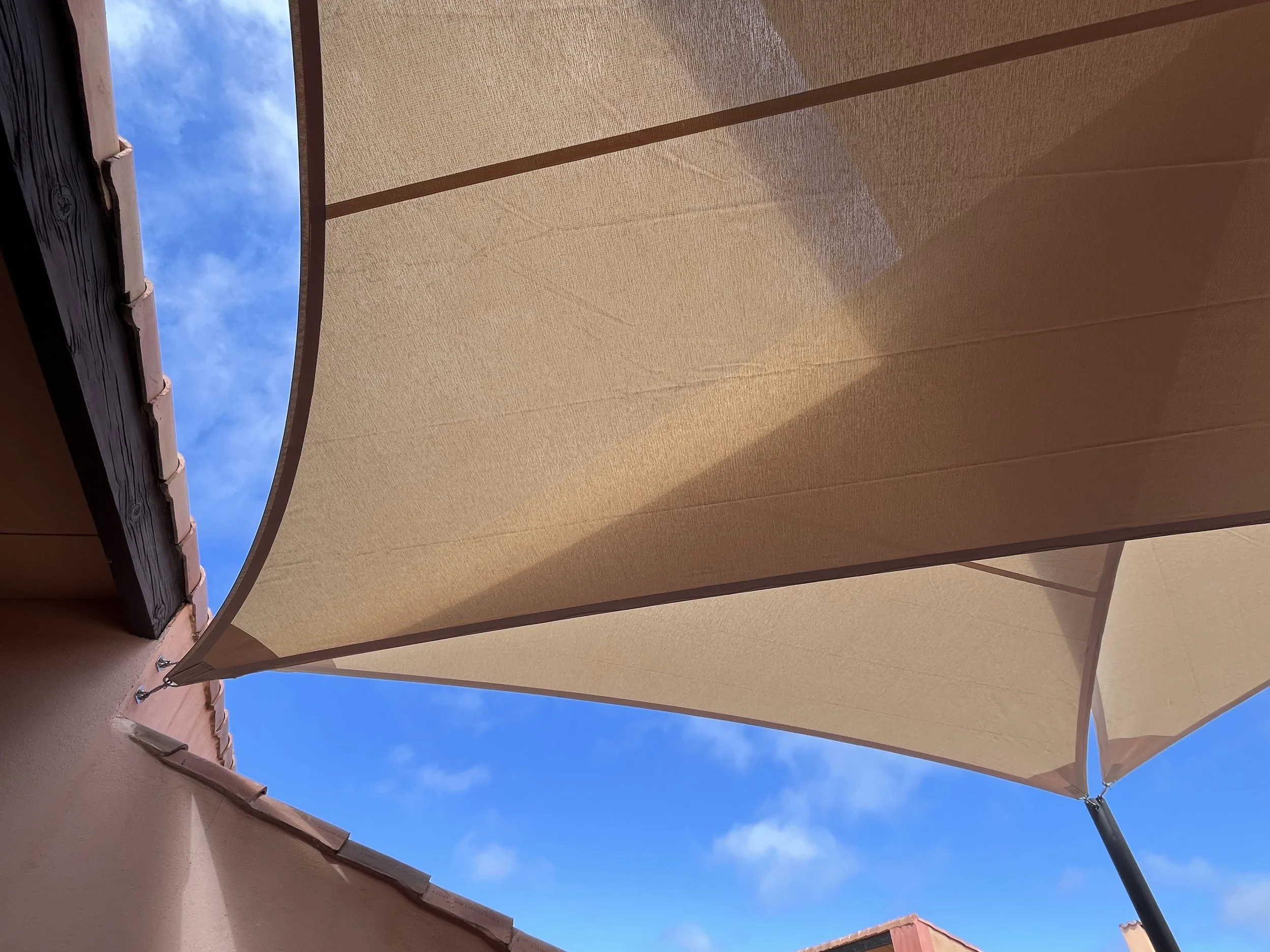 Oasis Ombrage - Voiles d'ombrage sur mesure Six Fours les Plages Bandol, Le Castellet, La Cadiere d'Azur, Toulon tissu microperforée Var