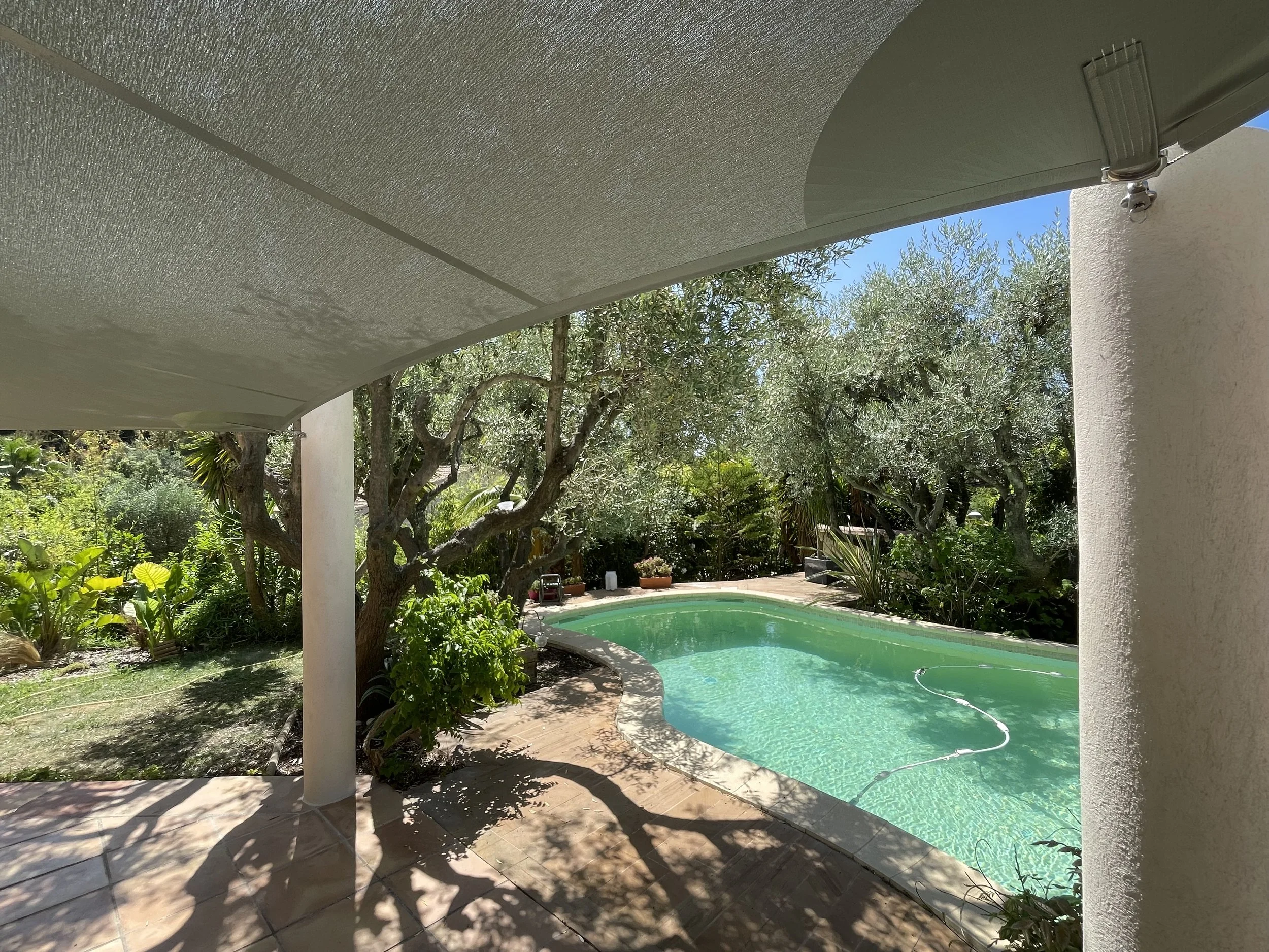 Oasis Ombrage -  Decoration jardin avec voile d'ombrage - Sanary-sur-Mer