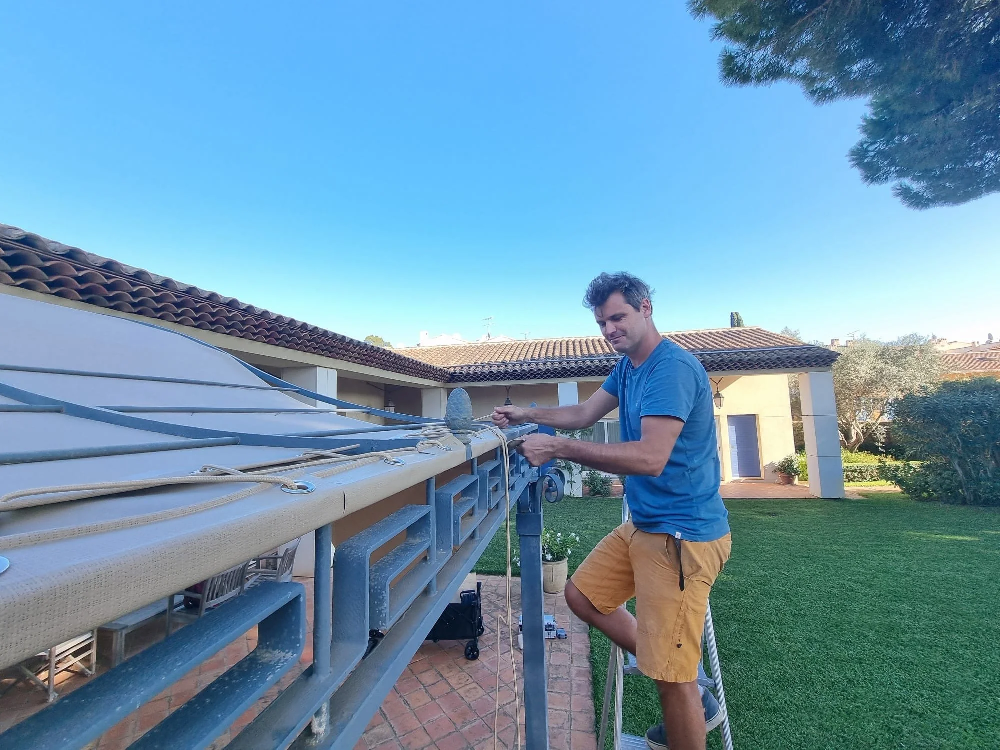 Installation toile de pergola sur mesure
