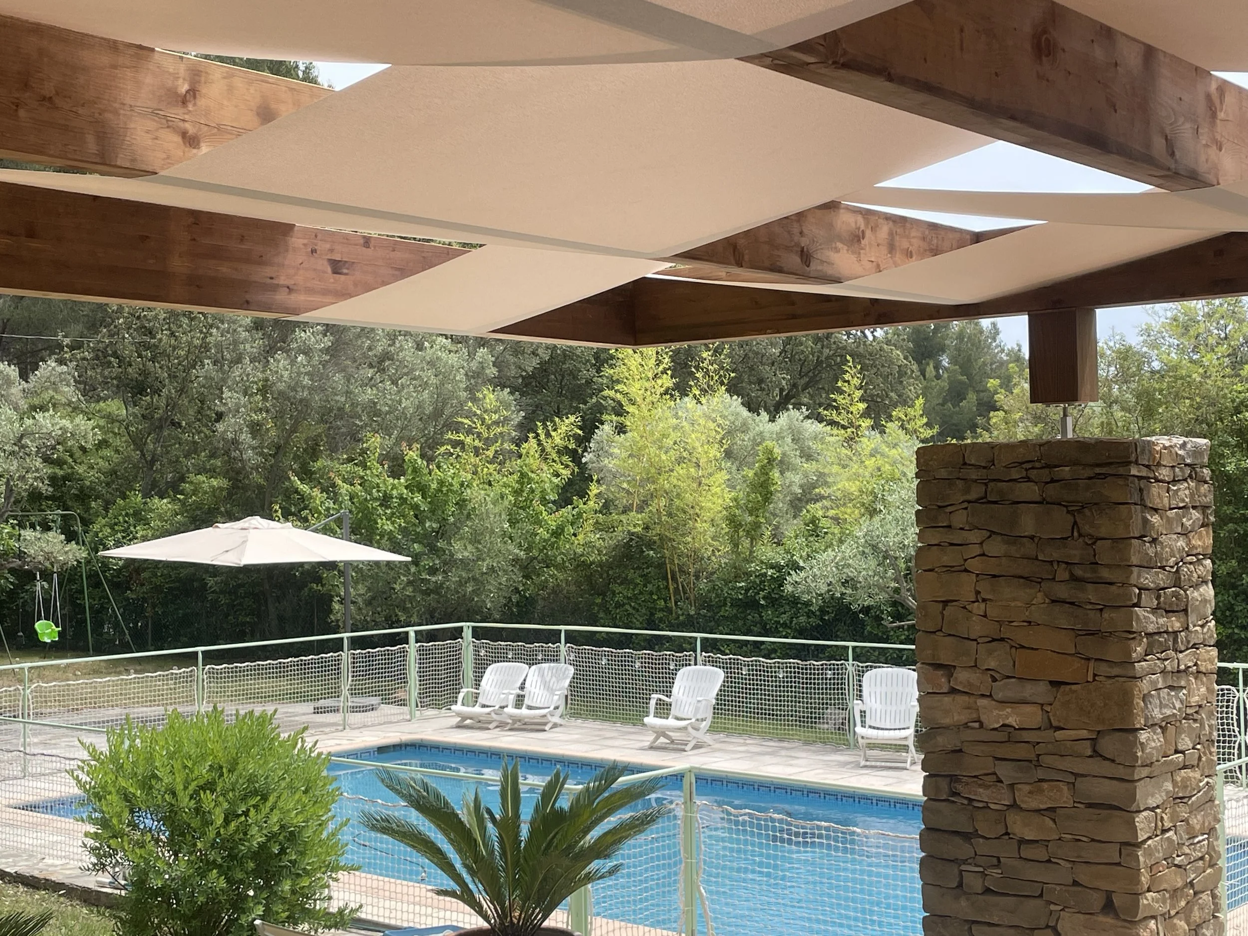 Decoration jardin - Pergola bois ombre