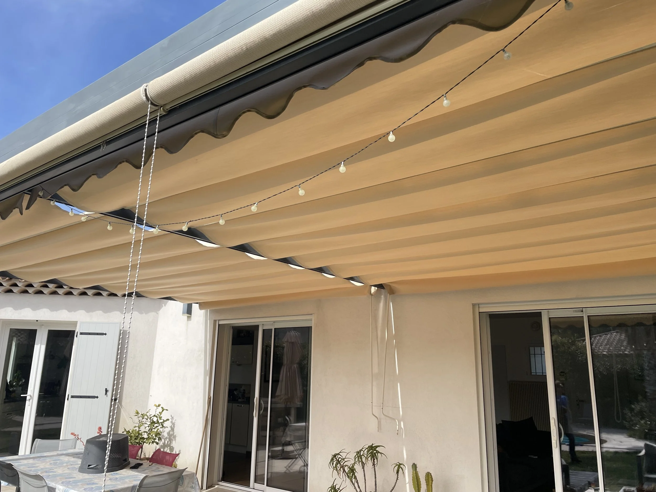 Terrasse avec toile retractable