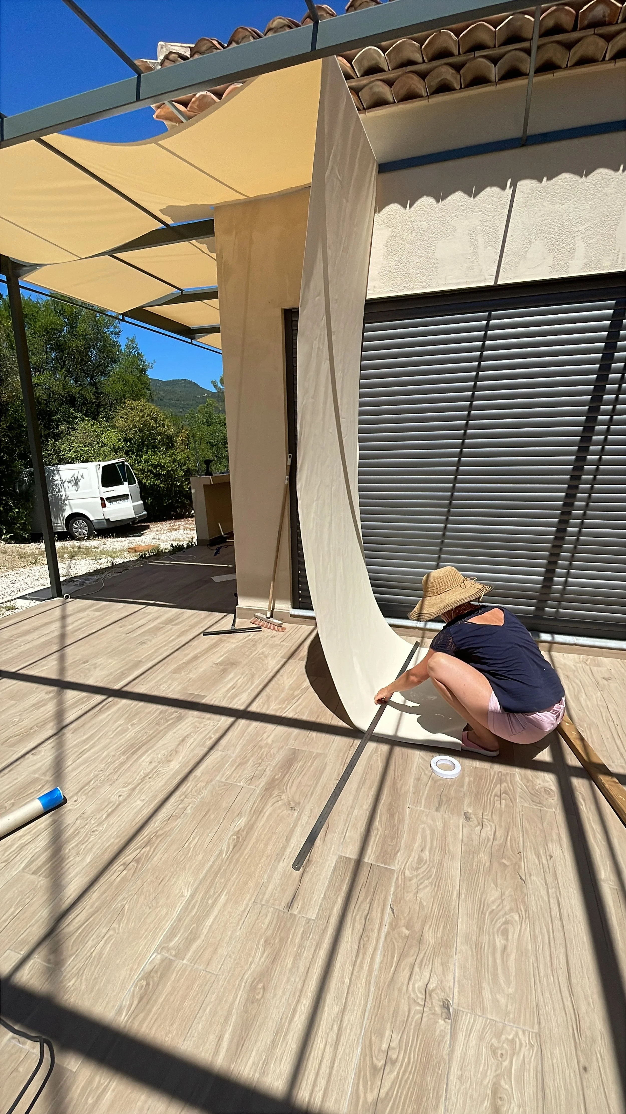 Installation des toile micro-perfoée en "chaine et trame"