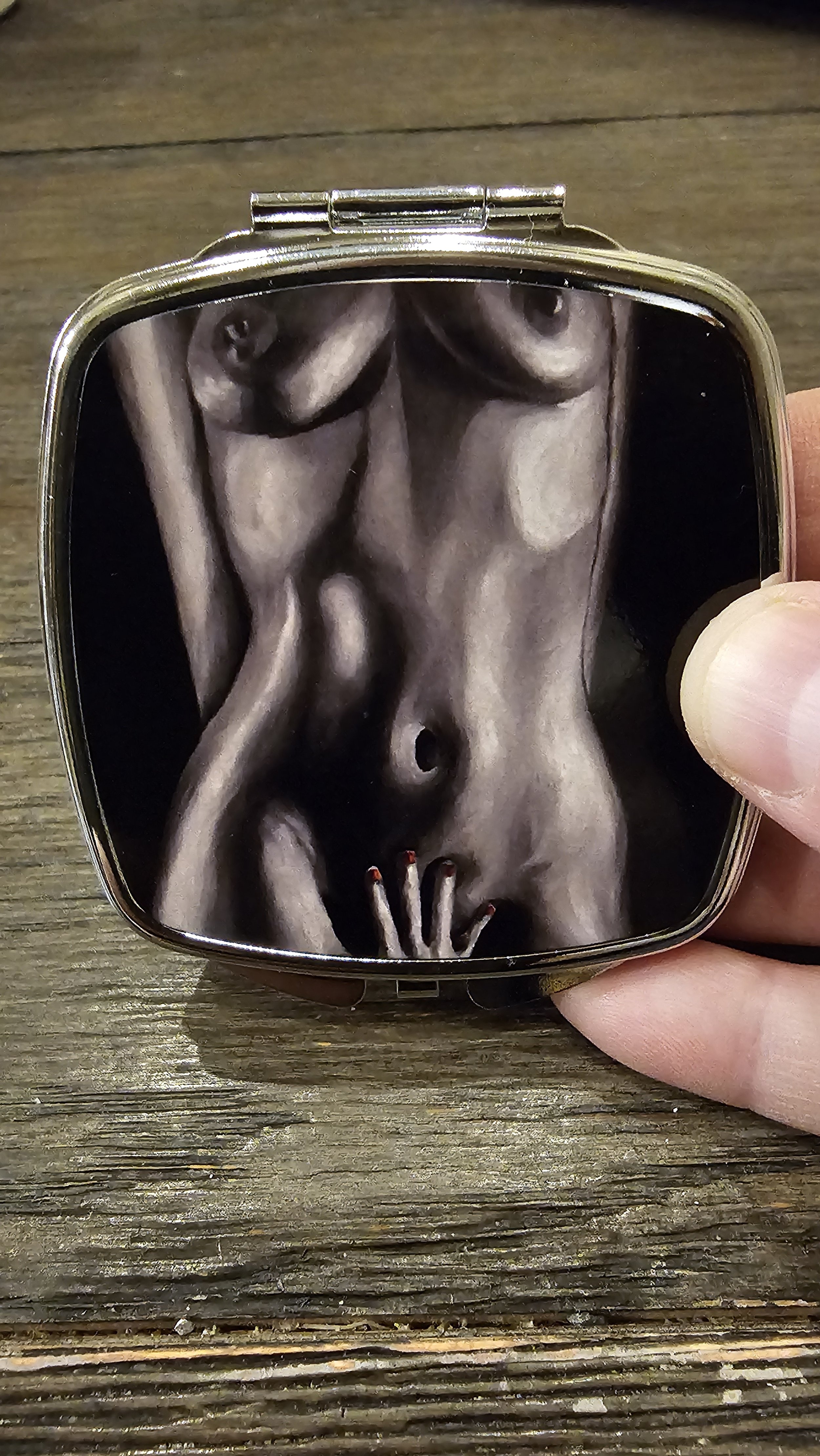 Modesty-Compact-Mirror.jpg