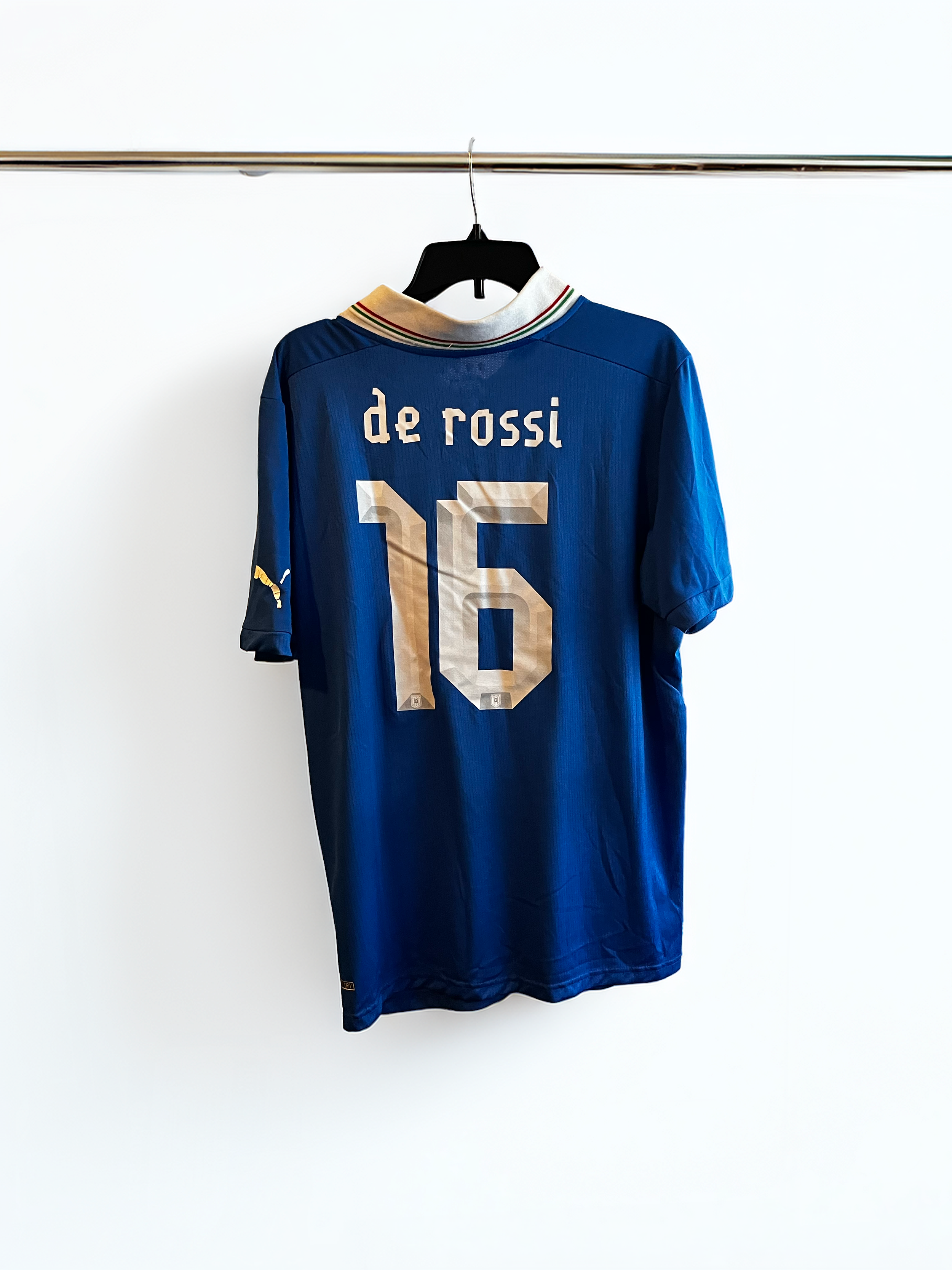 derossi_back.png
