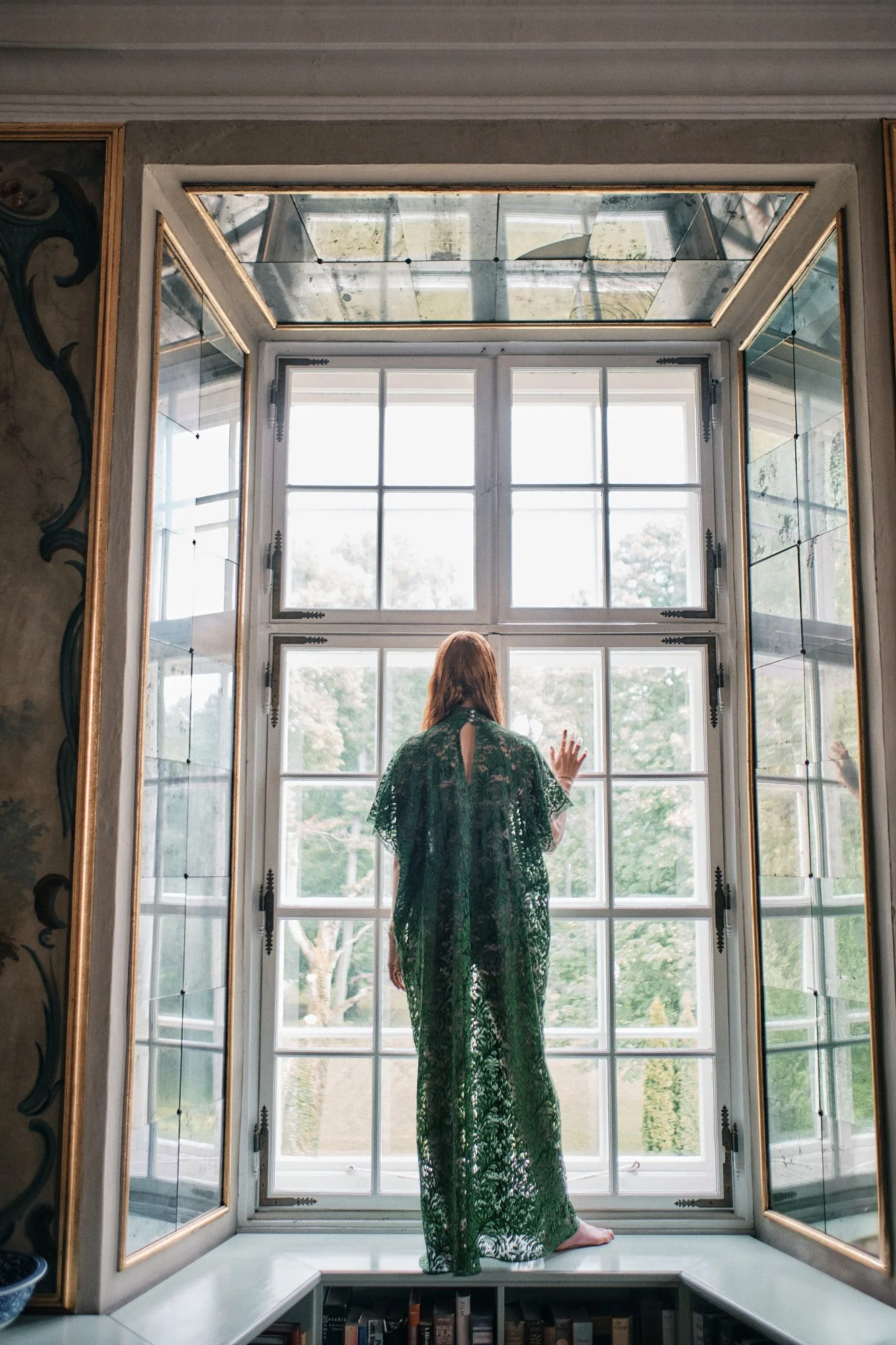 Siegrid Cain Editorial Woman red hair Green Dress Leopoldskron 26.jpg