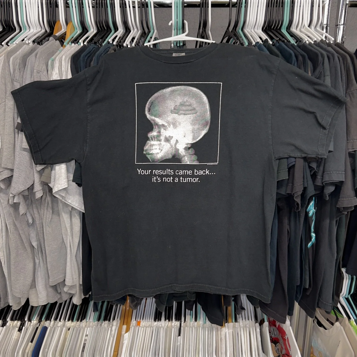 Vintage 90s Its Not A Tumor T Shirt Size Large 

Toss me a DM if interested