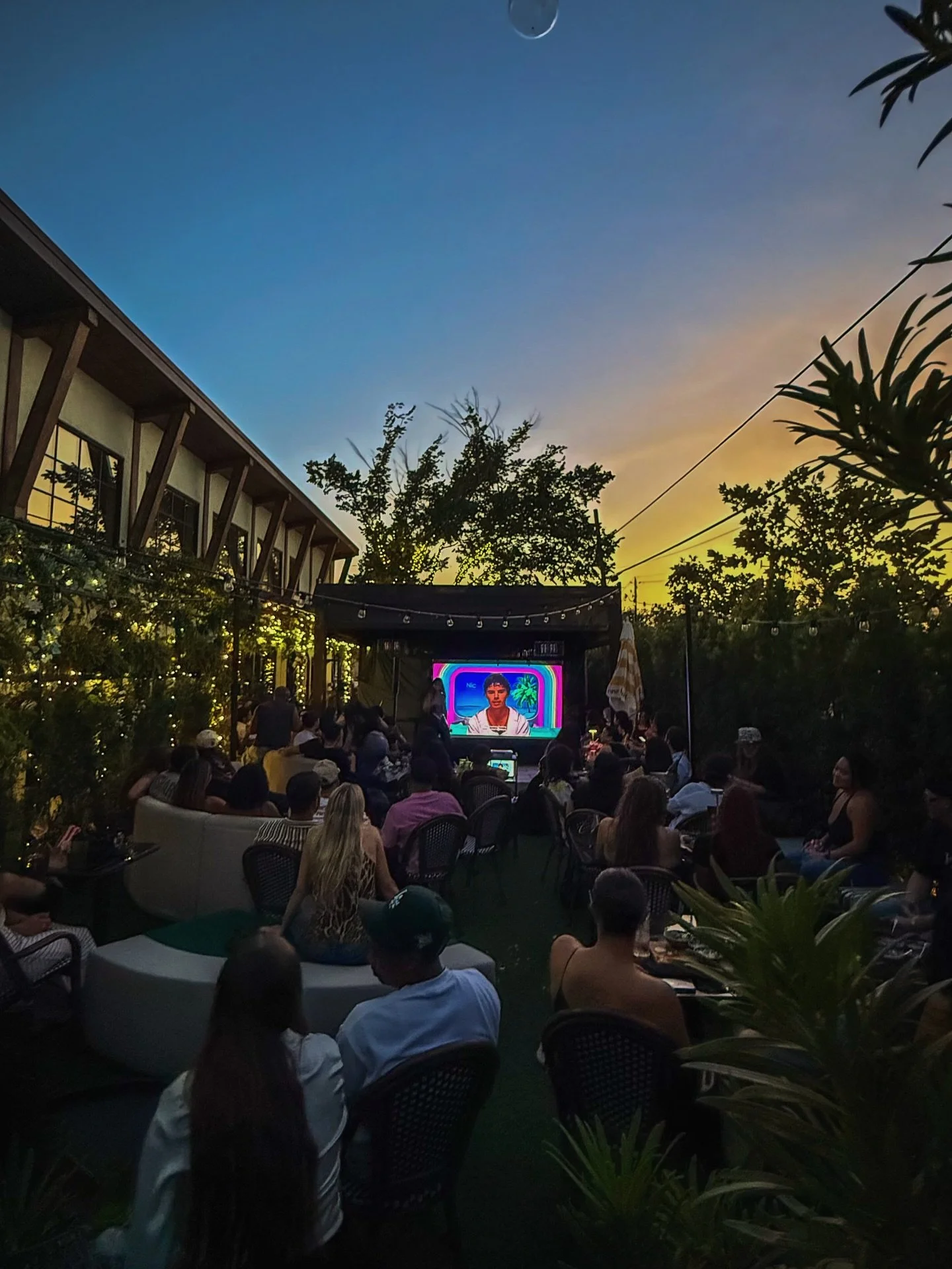Tonight’s the night 💘
The Love Island finale starts at 8 PM sharp — but the villa opens early.
🌴 Pre-party with @whoishenson 2–6 PM
🍹 Sunset vibes with @the_cesar_casanova 6–8 PM
📺 Watch party kicks off at 8 PM
🍾 Aftersun