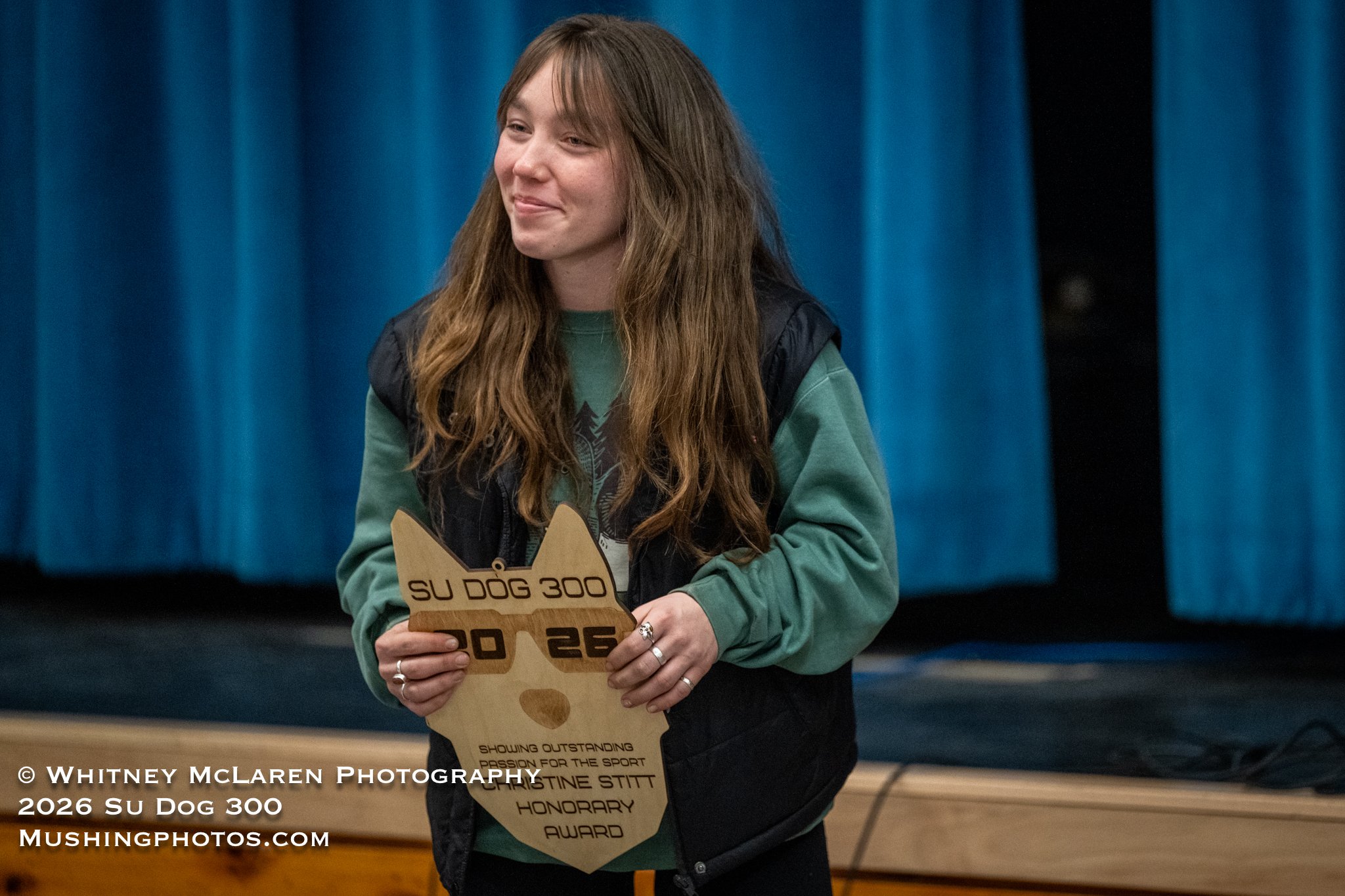 Chloe Beatty receives the Honorary Award for our 2026 Honored musher, Christine Stitt
