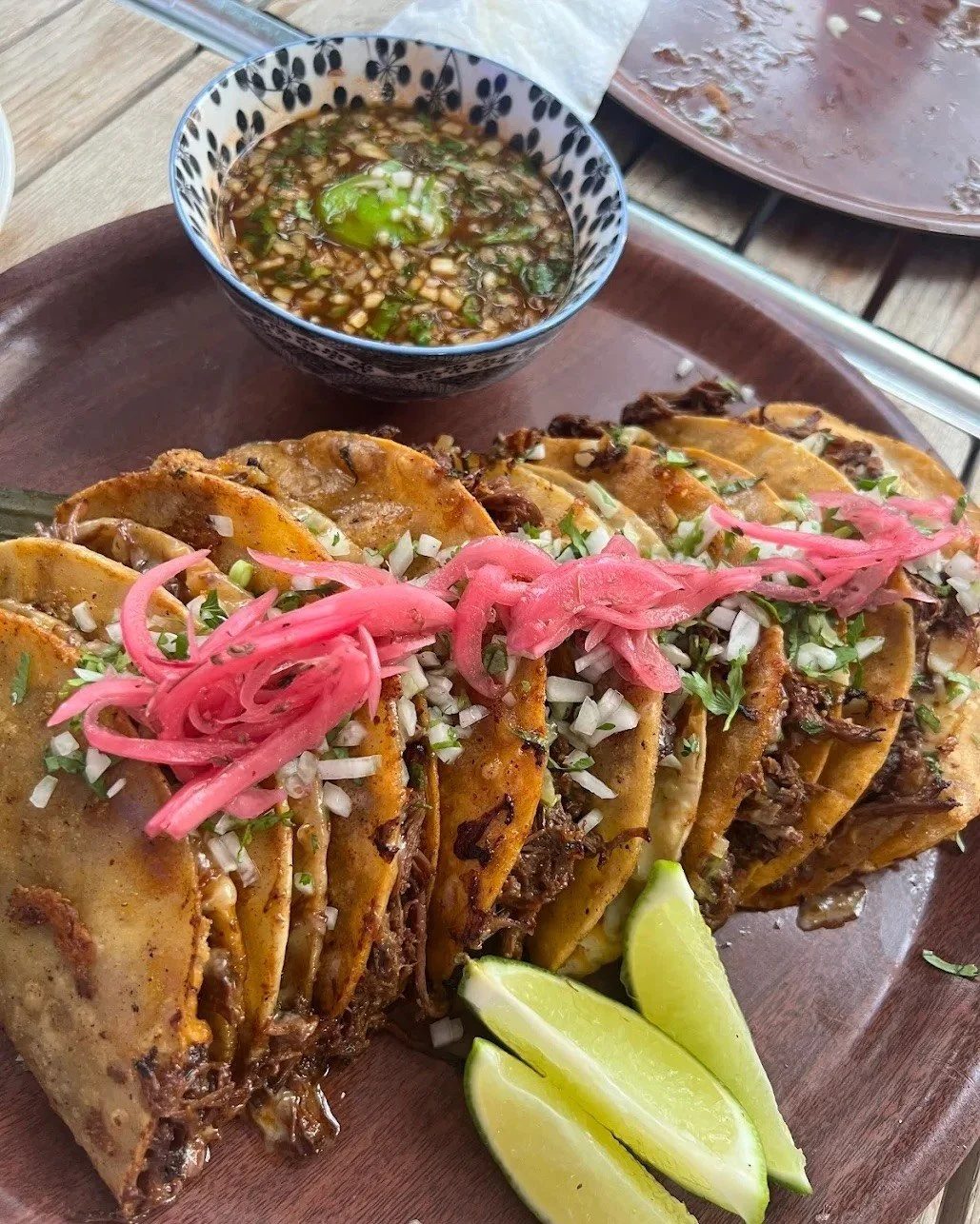 What would you order? 💃🏻

1️⃣ Birria Tacos
2️⃣ Baja Cantina Tacos
3️⃣ Shared plate of entrees - jalape&ntilde;o poppers, empanadas and mozzarella sticks 
4️⃣ Carnitas Tacos 

📷: Ruby Lea // Google Reviewer