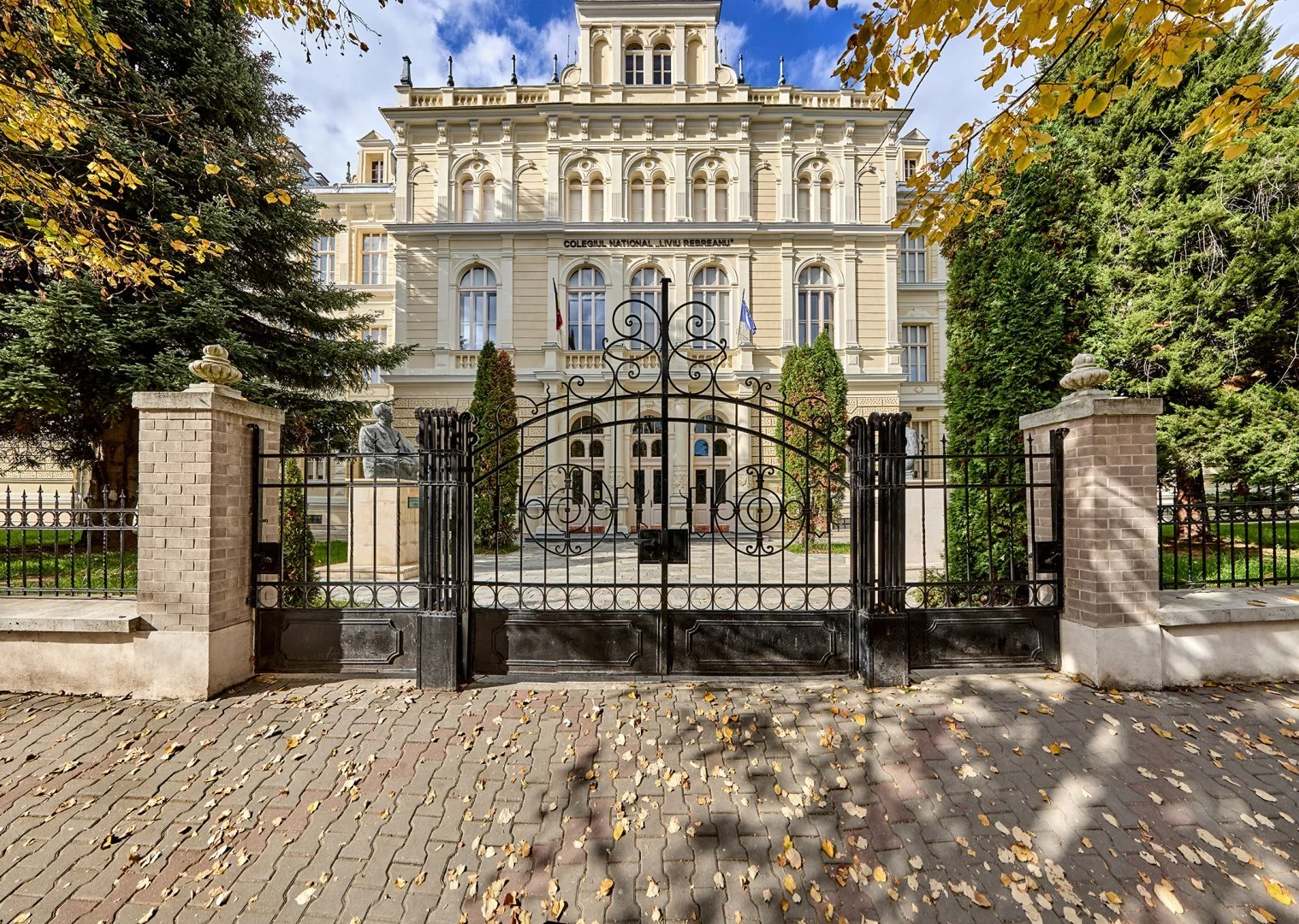 Colegiul Național Liviu rebreanu Bistrița.jpg
