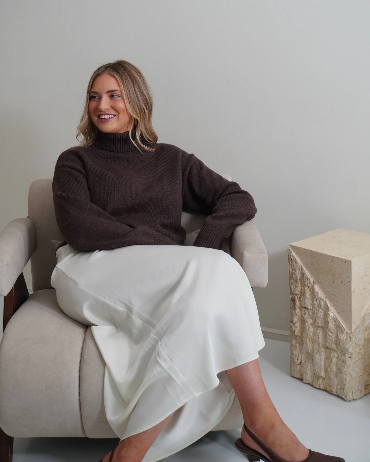 Not me wanting to steal @shelby.colgan’s wardrobe this entire shoot 👀🤎
Love a headshot session with a cozy, lived in vibe!