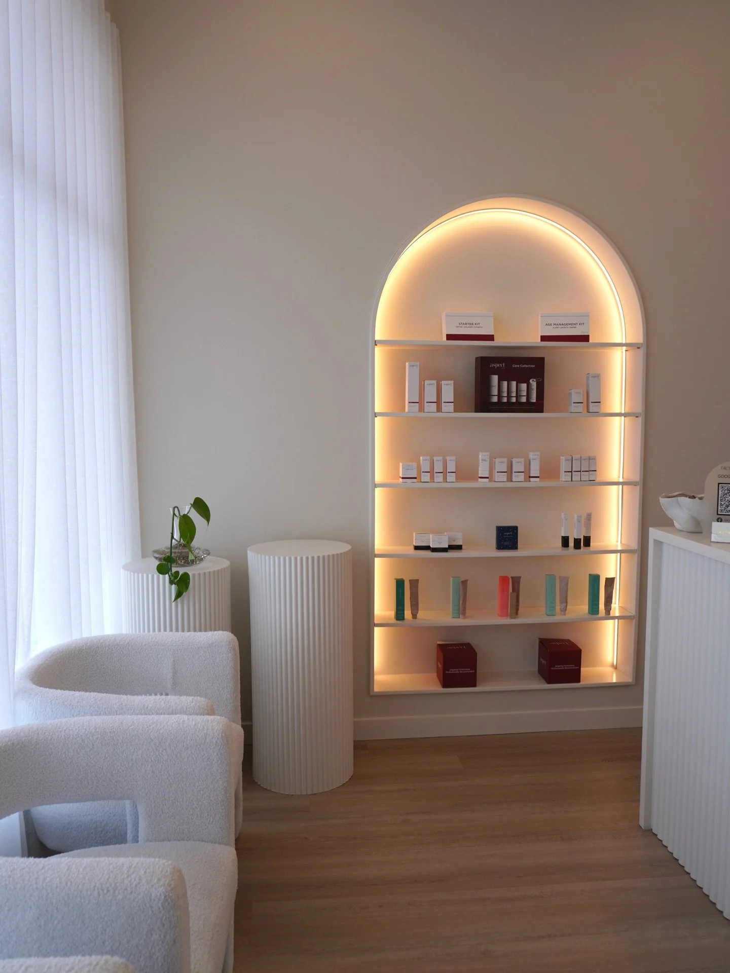 Just the most dreamy space ☁️ Pretty new clinic photos for @facetology_rn 🌸