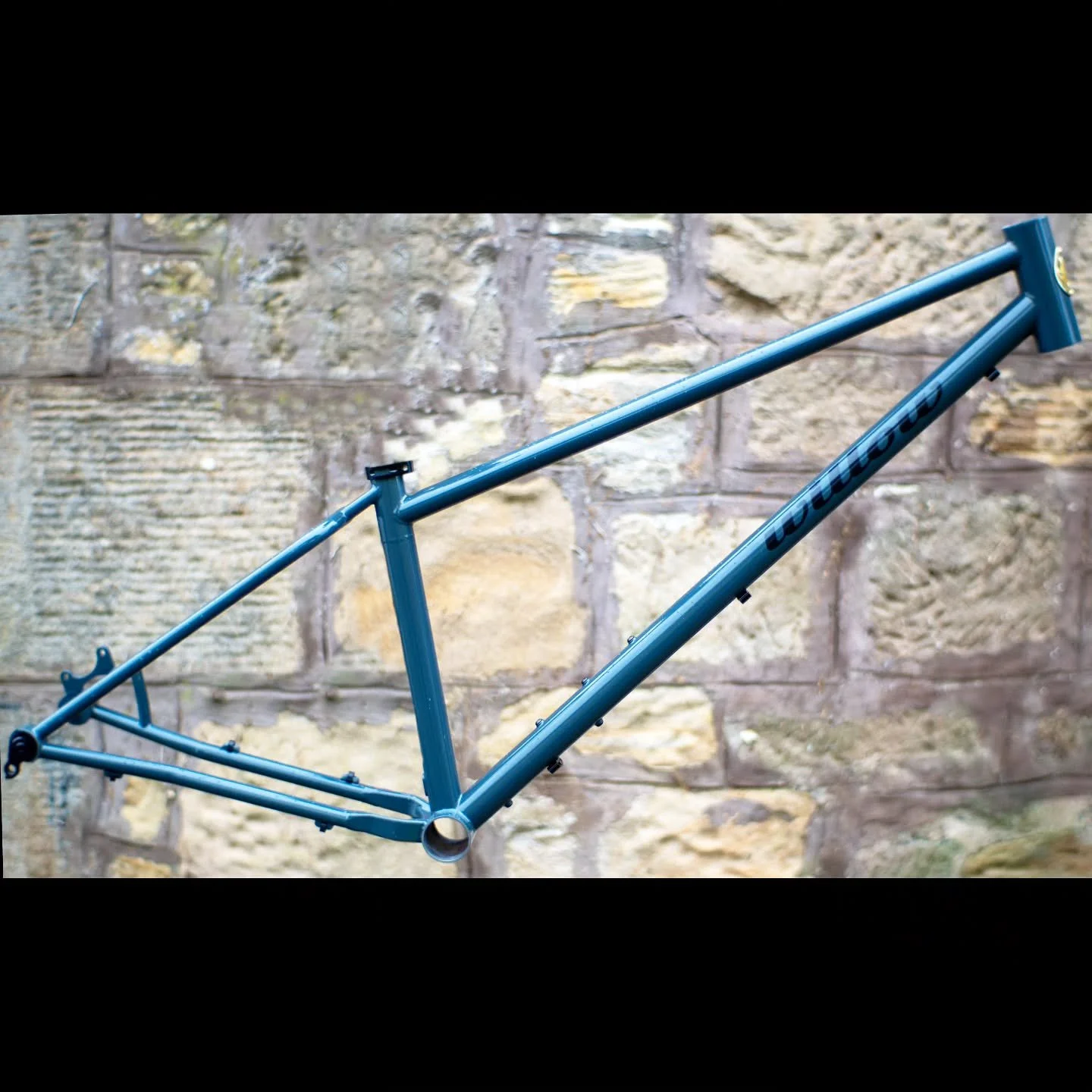 @drj0n_bagworks came over this morning to pick up this smashing little twinbone frame. It's got some signature drj0n geometry this one. Long wheelbase (820mm) and will utilise a short bar/stem combo to get the hands in the right place. This one's des