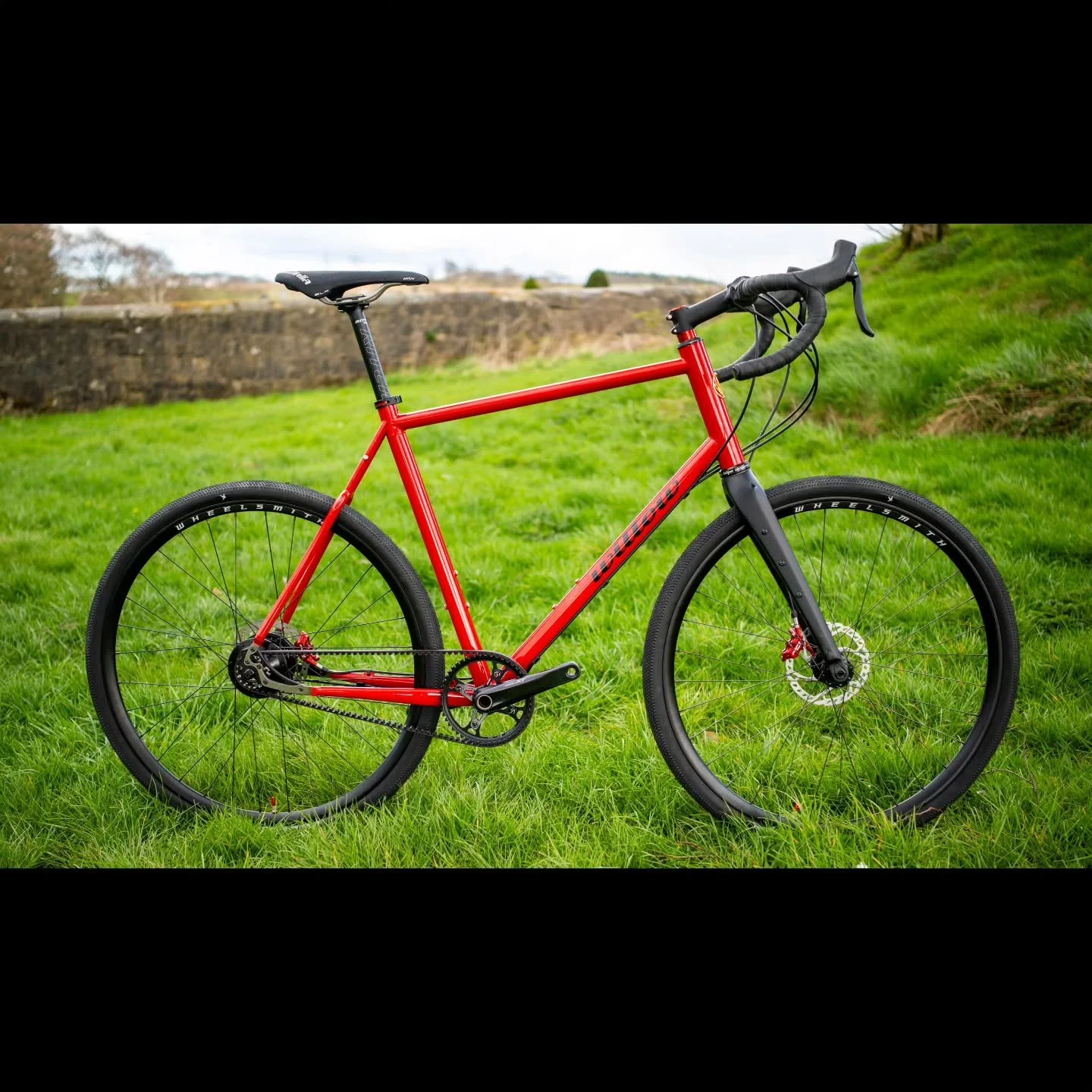 New bike day for Ian. This Rohloff belt-drive, all-road bike's turned out really nice. It's going to get mudguards and a rack, but I forgot to fit them before taking pics. I'll try and remember to take some more after I've fitted them.

@reynoldstech