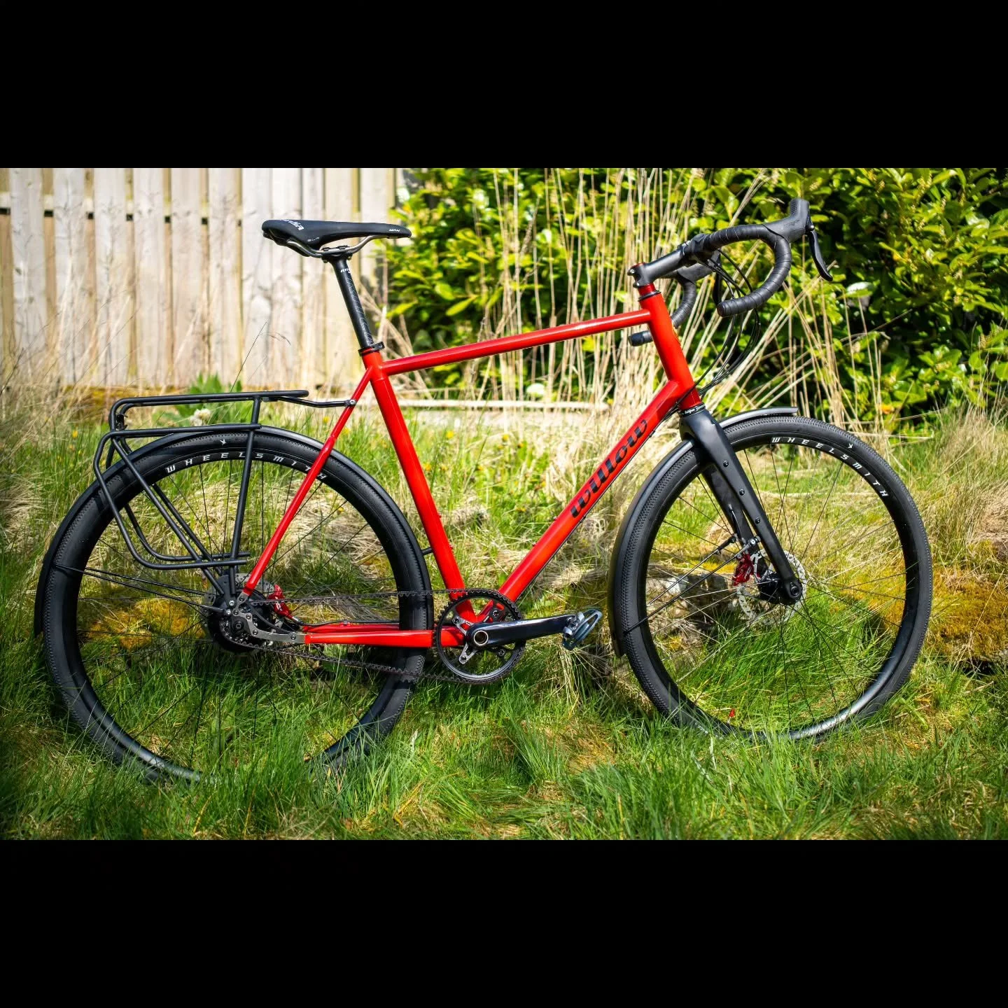 I said I would post up some pics of Ian's bike with the rack and mudguards fitted. So here's some pics of Ian's bike with the rack and mudguards fitted. Simple innit.