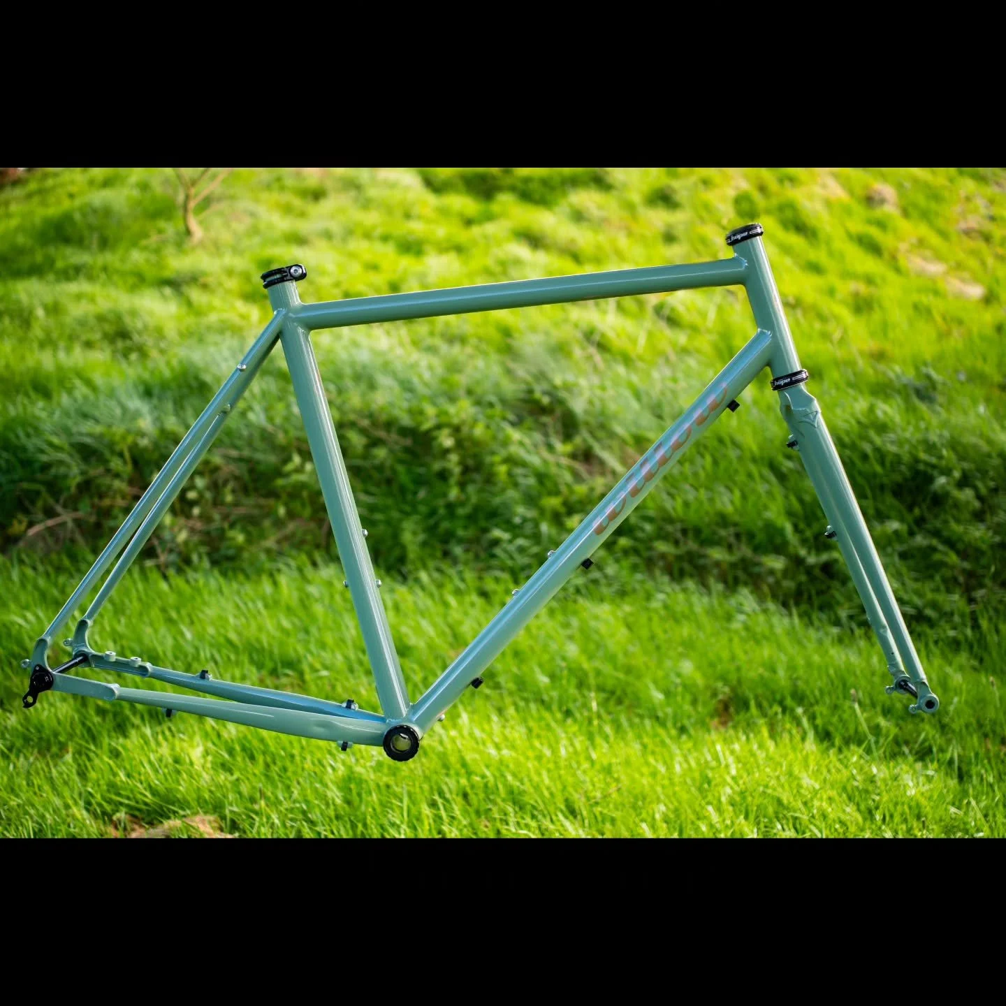 This is Chris's custom frame and fork. It looks great.  He's going to do the build himself. Can't wait to see what he does with it. Hopefully I'll get some pictures of the finished build.

Frame : mostly @reynoldstechnology 853
Headset, bottom bracke